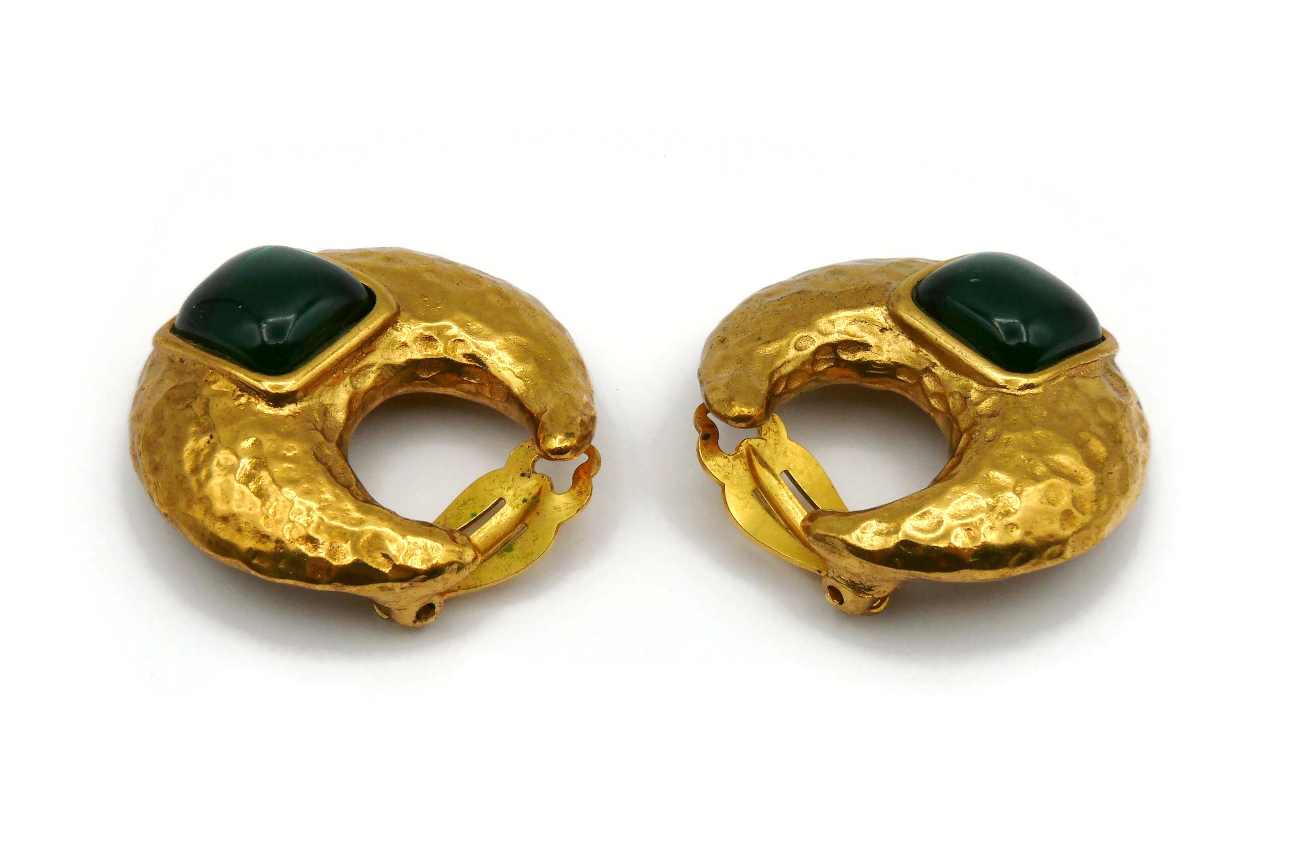YVES SAINT LAURENT YSL Vintage Gold Tone Crescent Green Resin Clip-On Earrings In Good Condition For Sale In Nice, FR