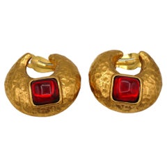 Yves Saint Laurent YSL Boucles d'oreilles clips vintage en résine rouge à croissant et tonalité or