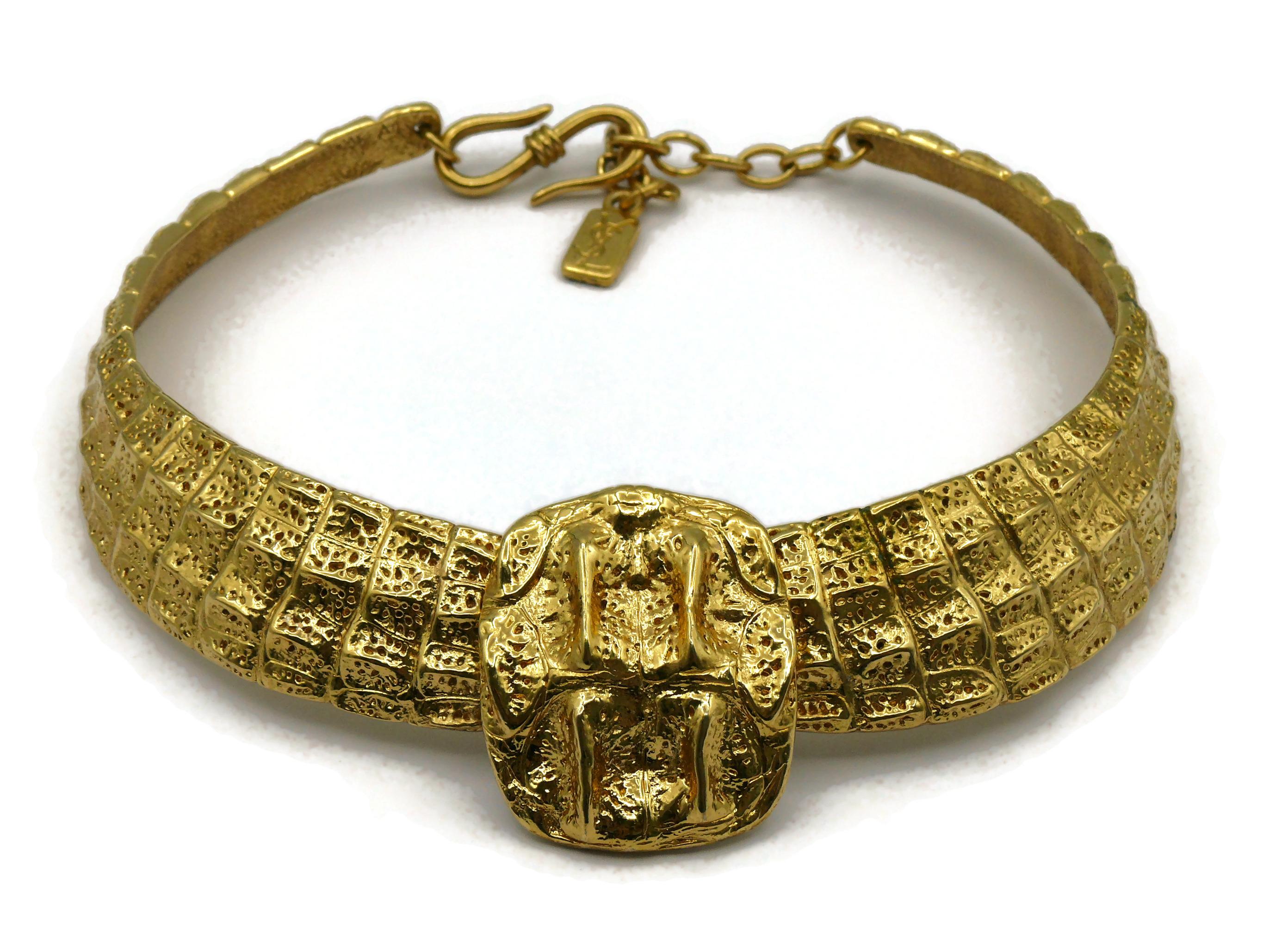 YVES SAINT LAURENT YSL Vintage Gold Tone Croc Choker Necklace & Earrings Set In Good Condition In Nice, FR