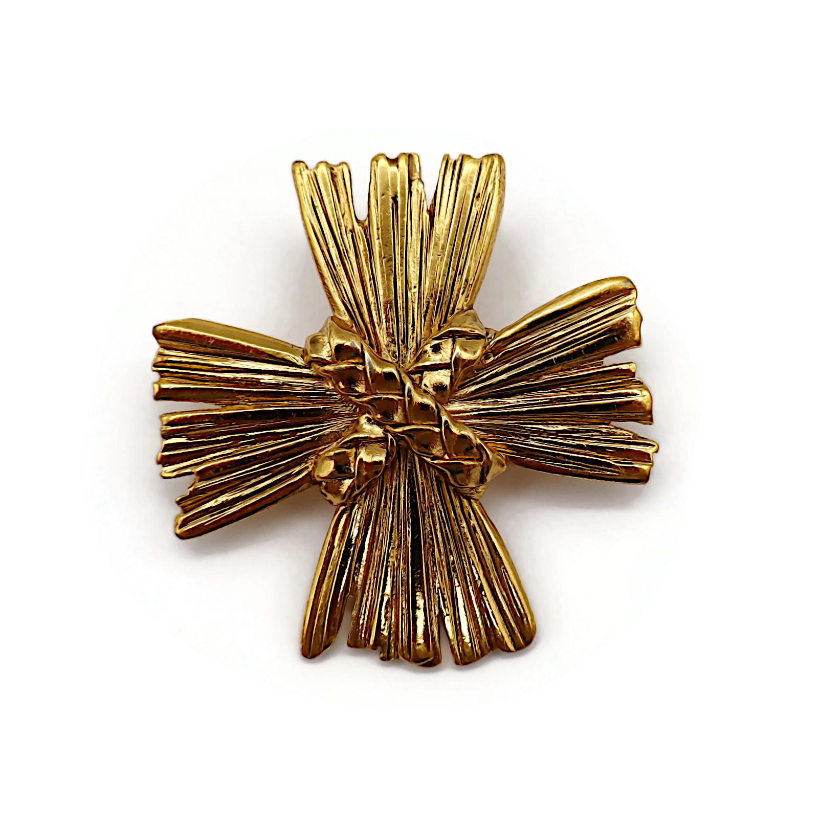 YVES SAINT LAURENT YSL Vintage Gold Tone Cross Brooch Pendant In Good Condition For Sale In Nice, FR