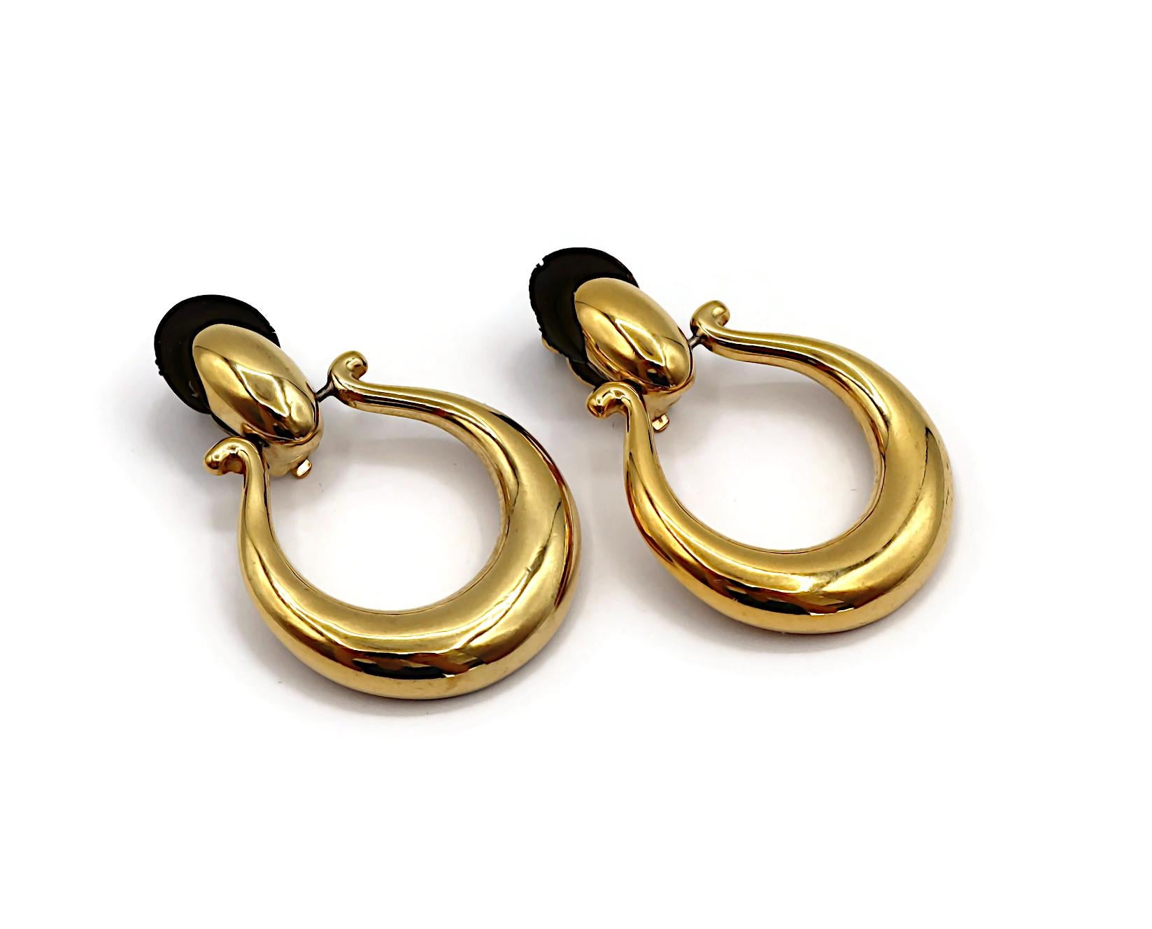YVES SAINT LAURENT YSL Vintage Gold Tone Door Knocker Dangle Earrings In Good Condition For Sale In Nice, FR