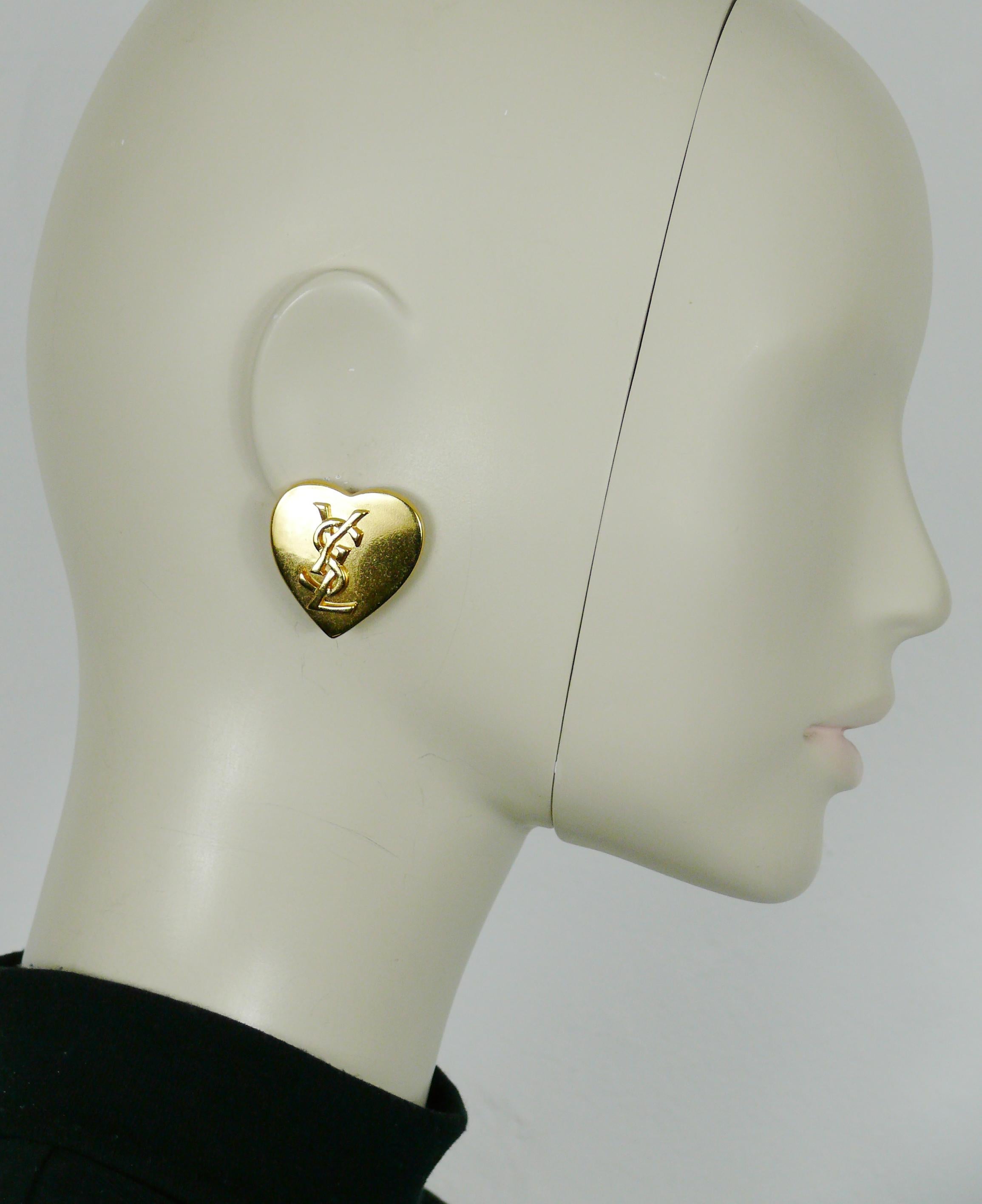YVES SAINT LAURENT vintage gold tone heart clip-on earrings featuring an YSL logo at the center.

Embossed YSL Made in France.

Indicative measurements : max. height approx. 3.1 cm (1.22 inches) / max. width approx. 3 cm (1.18 inches).

Weight per
