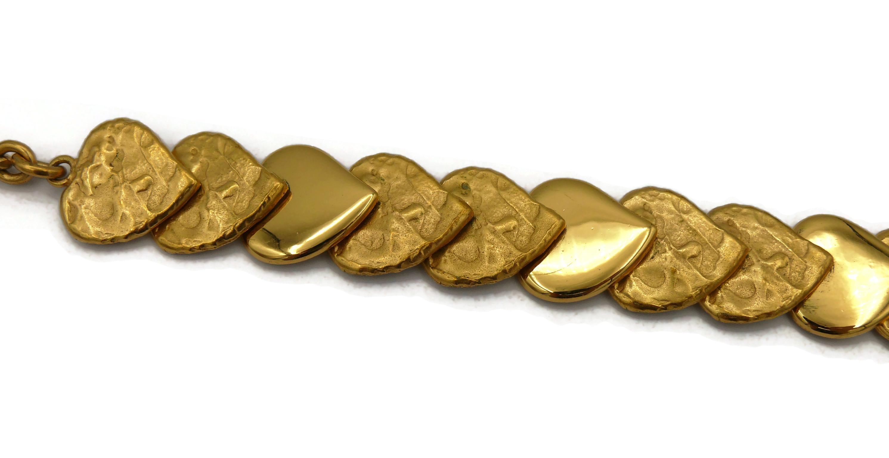 YVES SAINT LAURENT YSL Vintage Goldfarbene Herz-Halskette in Goldtönen Damen im Angebot