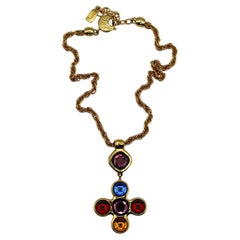 YVES SAINT LAURENT YSL Collana con ciondolo a croce Jewell d'epoca in tonalità oro