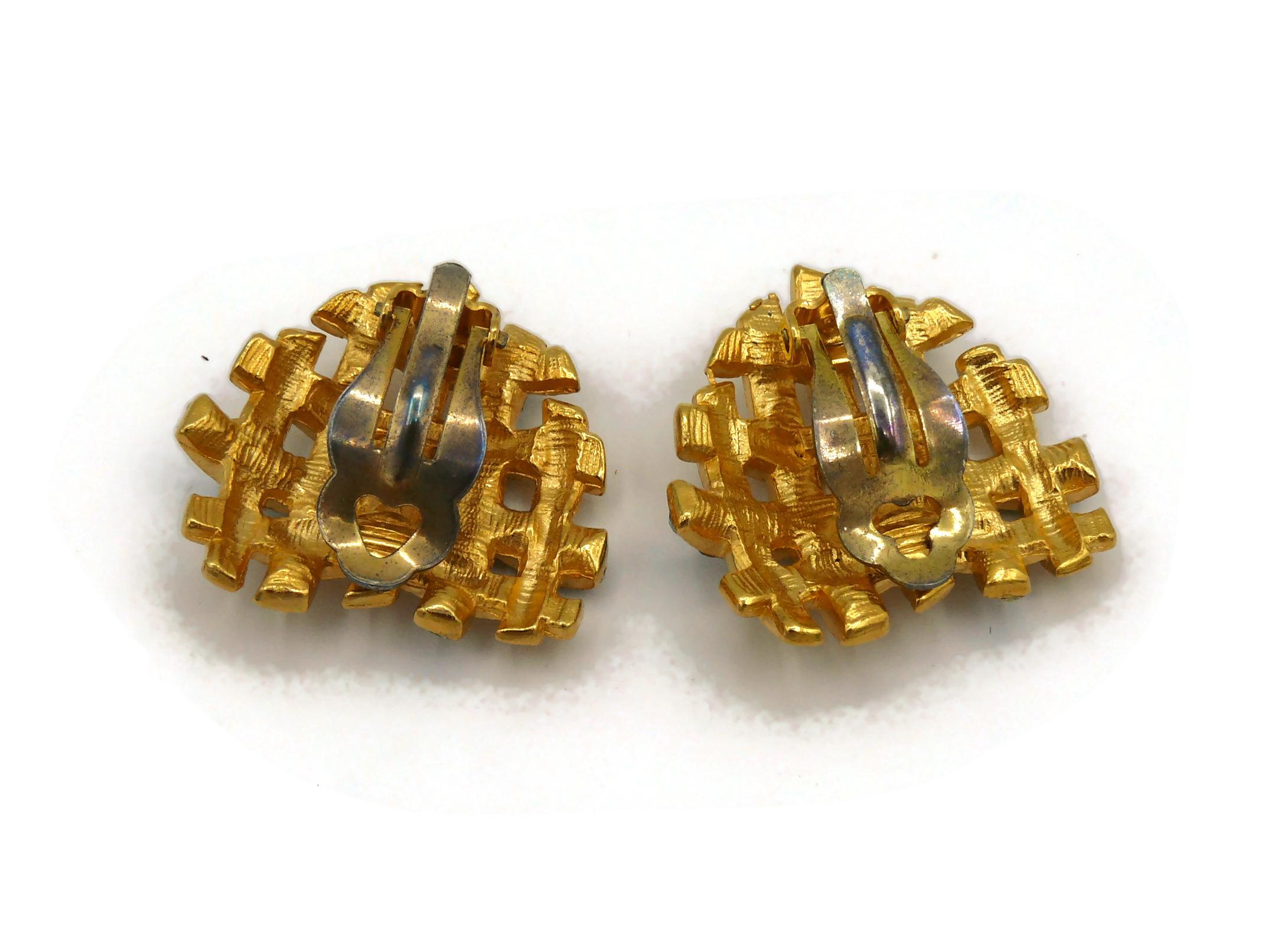 YVES SAINT LAURENT YSL Vintage Gold Tone Jewelled Heart Clip-On Earrings In Good Condition For Sale In Nice, FR