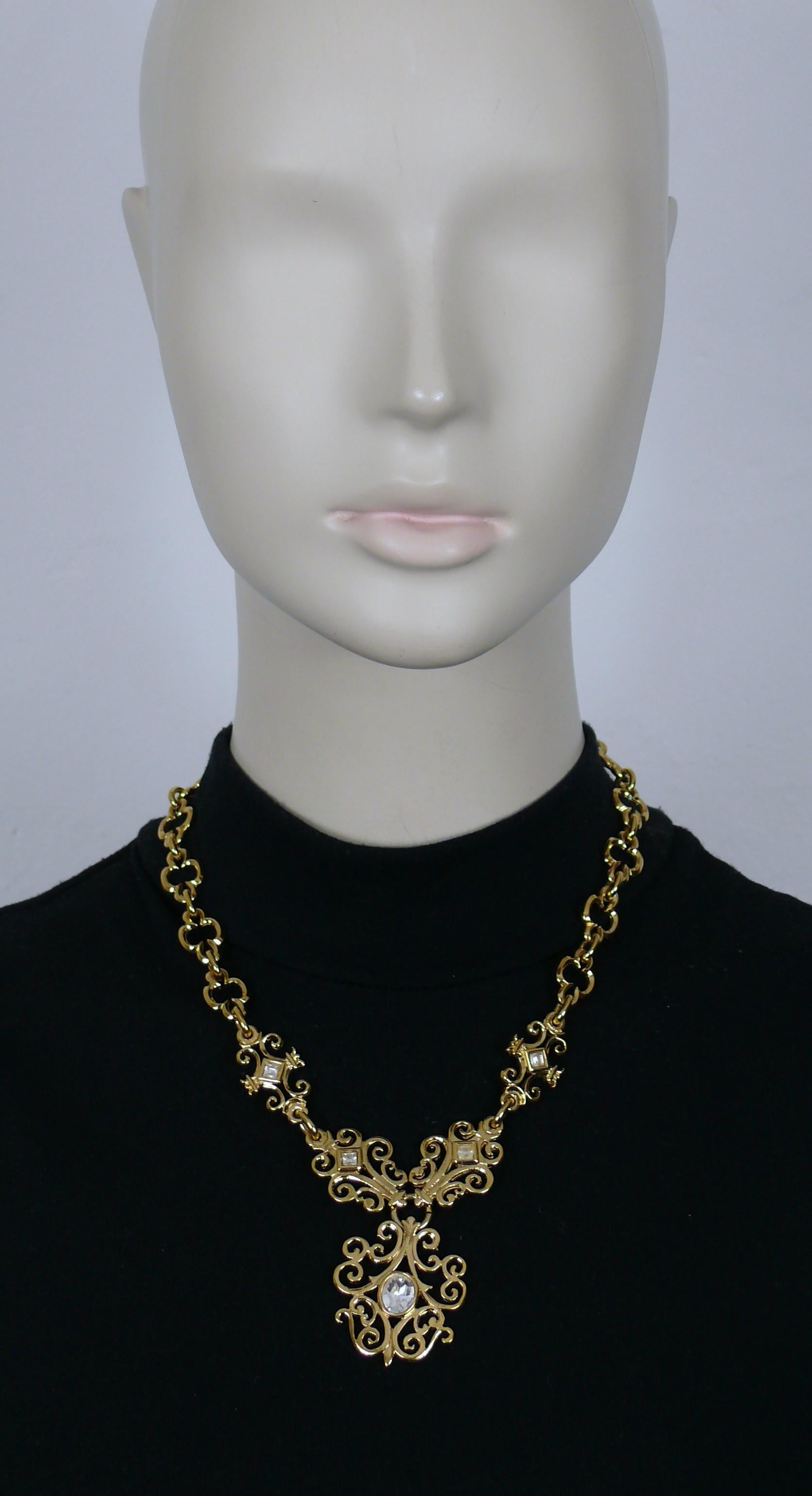 YVES SAINT LAURENT vintage gold tone link necklace embellished with clear crystals.

Adjustable S-hook clasp.

Embossed YSL Made in France.

Indicative measurements : adjustable length from approx. 42 cm (16.54 inches) to approx. 50 cm (19.69