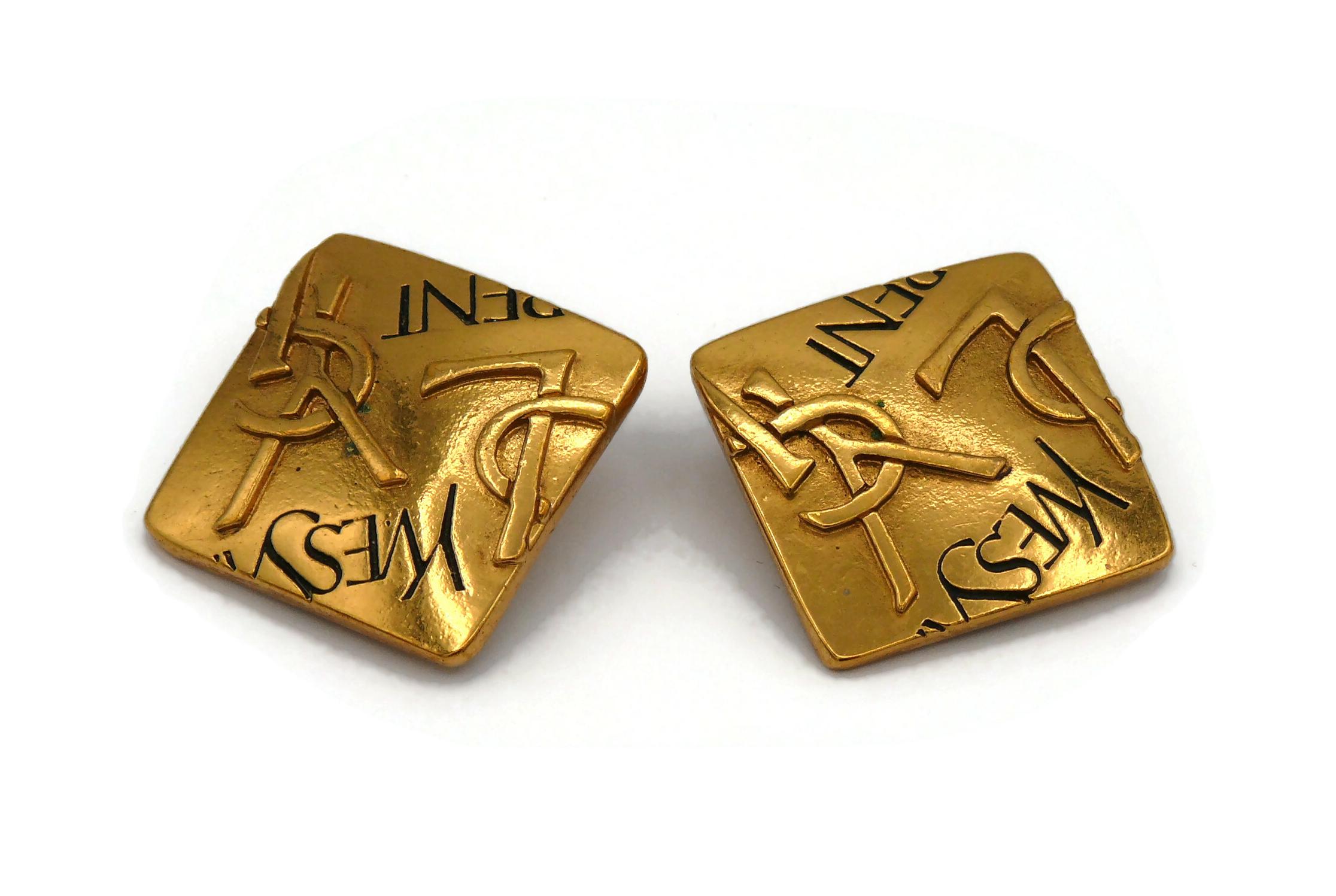 YVES SAINT LAURENT YSL Vintage Gold Tone Logo Clip-On Earrings In Good Condition In Nice, FR