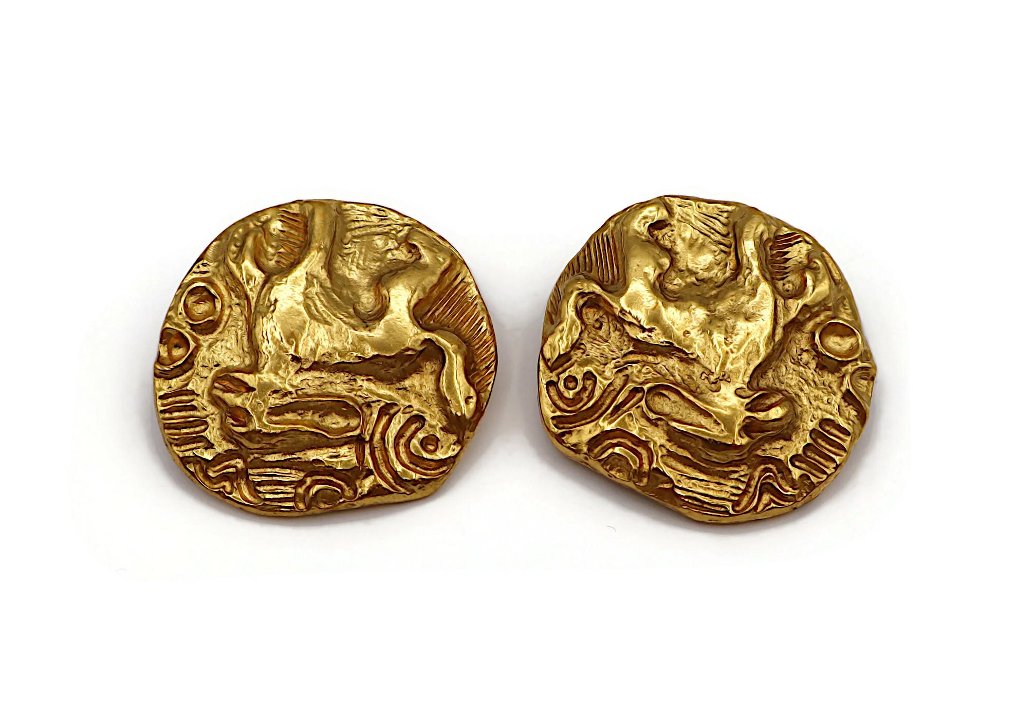 YVES SAINT LAURENT YSL Pendientes de clip criatura mitológica vintage tono dorado en venta 1