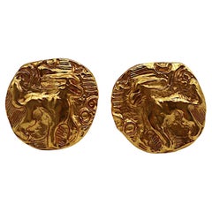 Yves Saint Laurent YSL Orecchini a clip con creatura mitologica in tonalità oro vintage