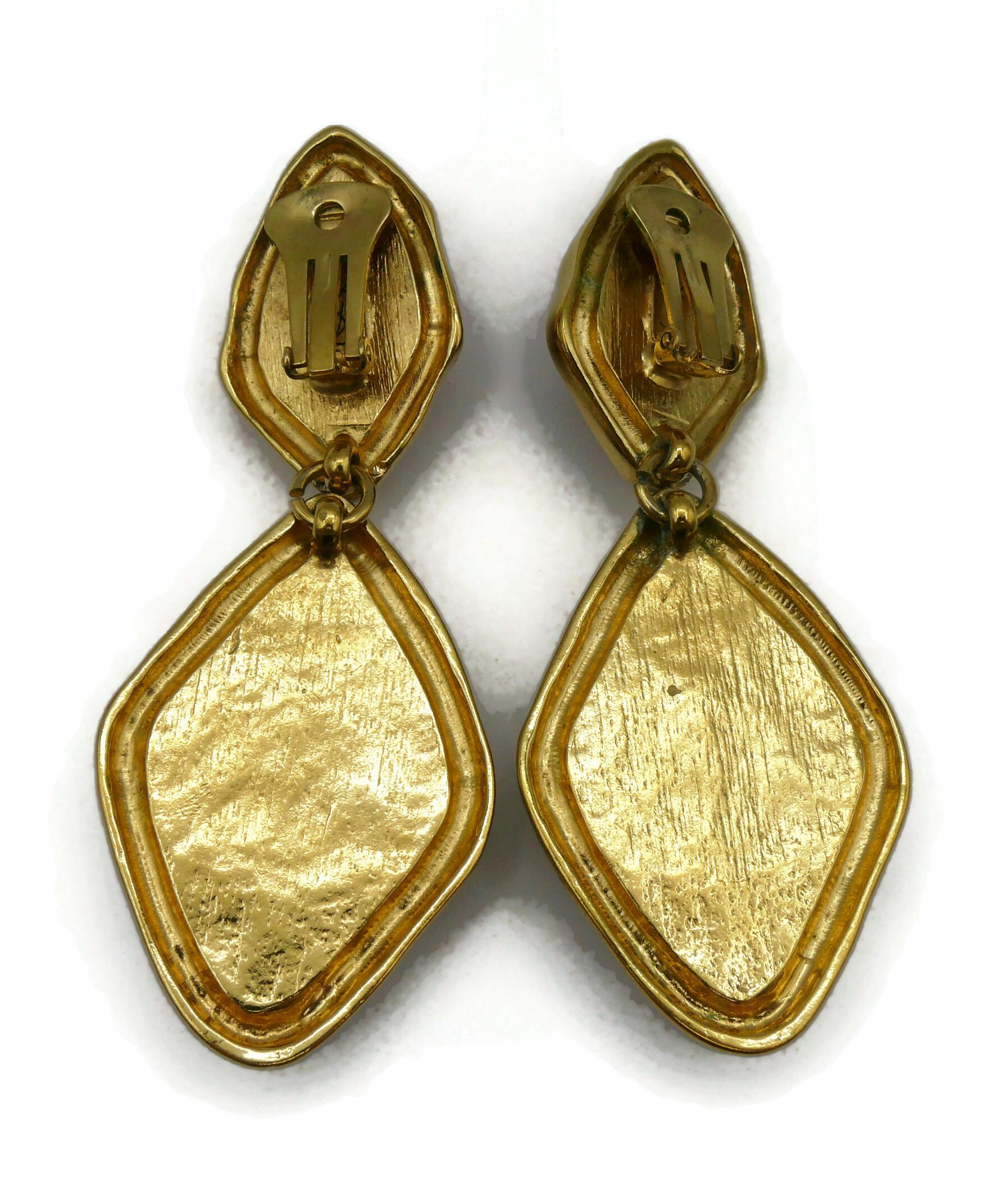YVES SAINT LAURENT YSL Vintage Goldfarbene lila Harz-Ohrringe mit baumelnden Ohrringen im Angebot 5