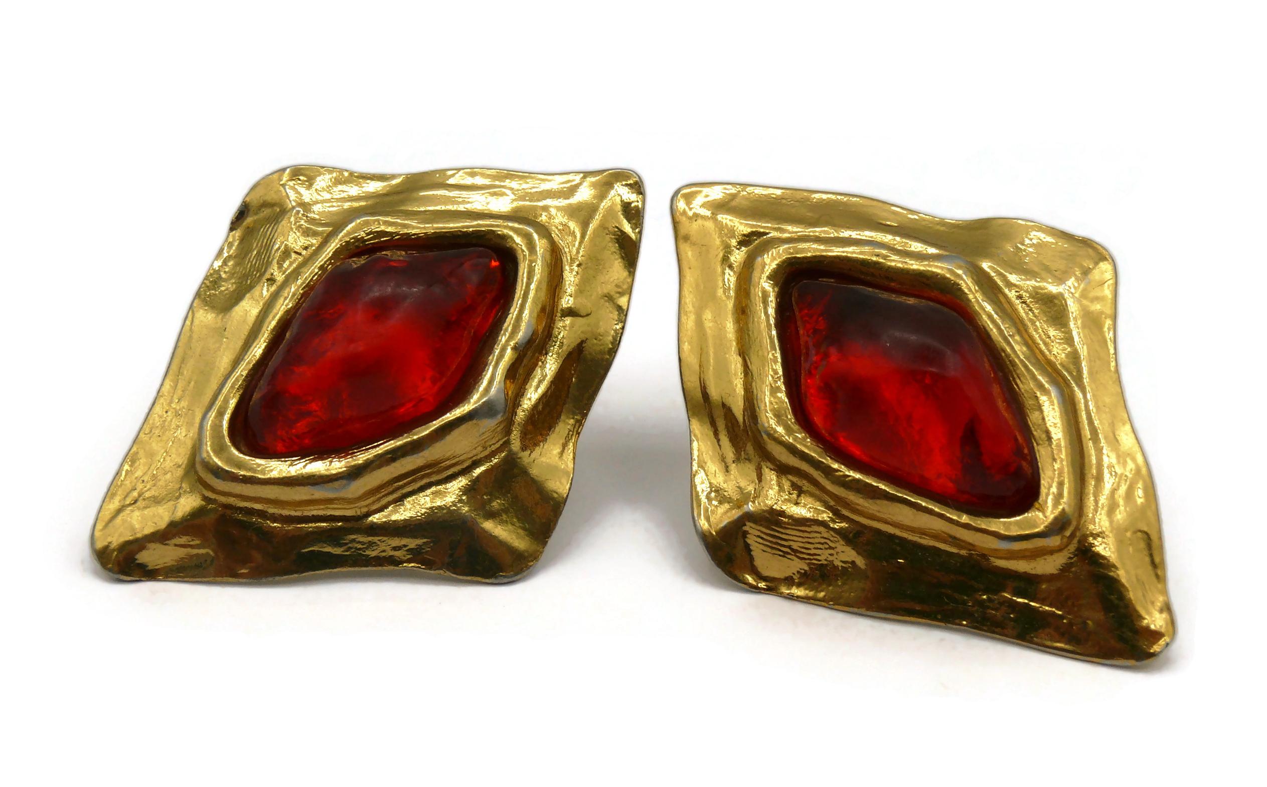 YVES SAINT LAURENT YSL Vintage Gold Tone Red Resin Clip-On Earrings In Fair Condition For Sale In Nice, FR