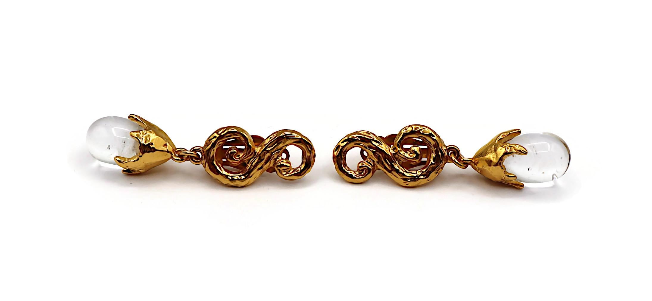 YVES SAINT LAURENT YSL Pendientes colgantes de pergamino vintage en tono dorado en venta 2