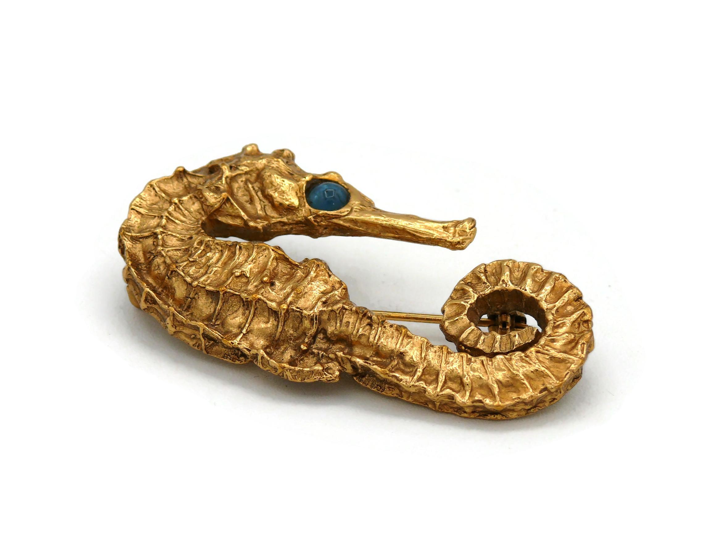 YVES SAINT LAURENT YSL Vintage Gold Tone Seahorse Brooch In Excellent Condition For Sale In Nice, FR