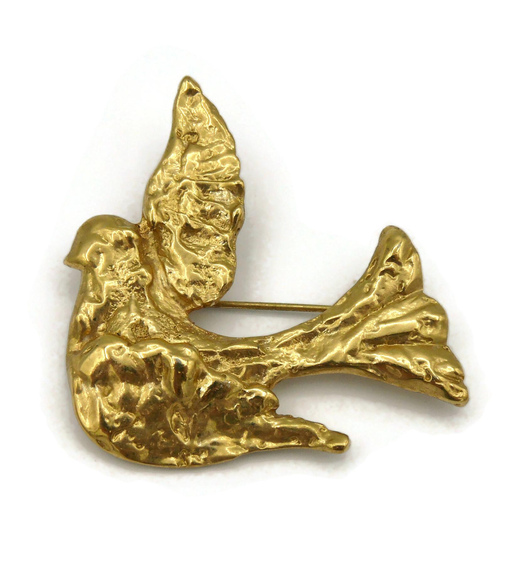 YVES SAINT LAURENT YSL Vintage Gold Tone Textured Bird Motif Brooch In Good Condition For Sale In Nice, FR