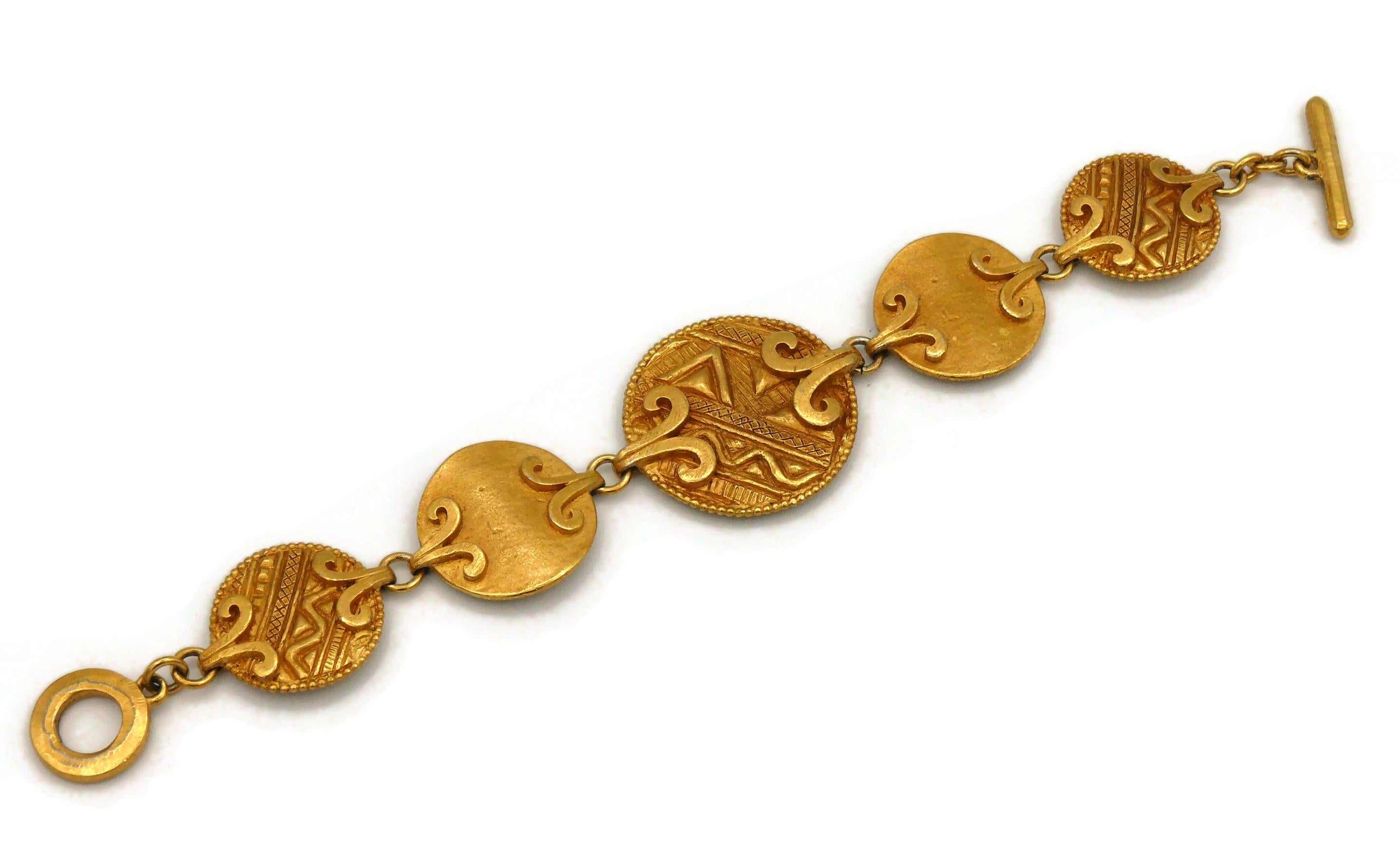 Yves Saint Laurent YSL Vintage Gold Toned African Design Link Bracelet In Excellent Condition For Sale In Nice, FR