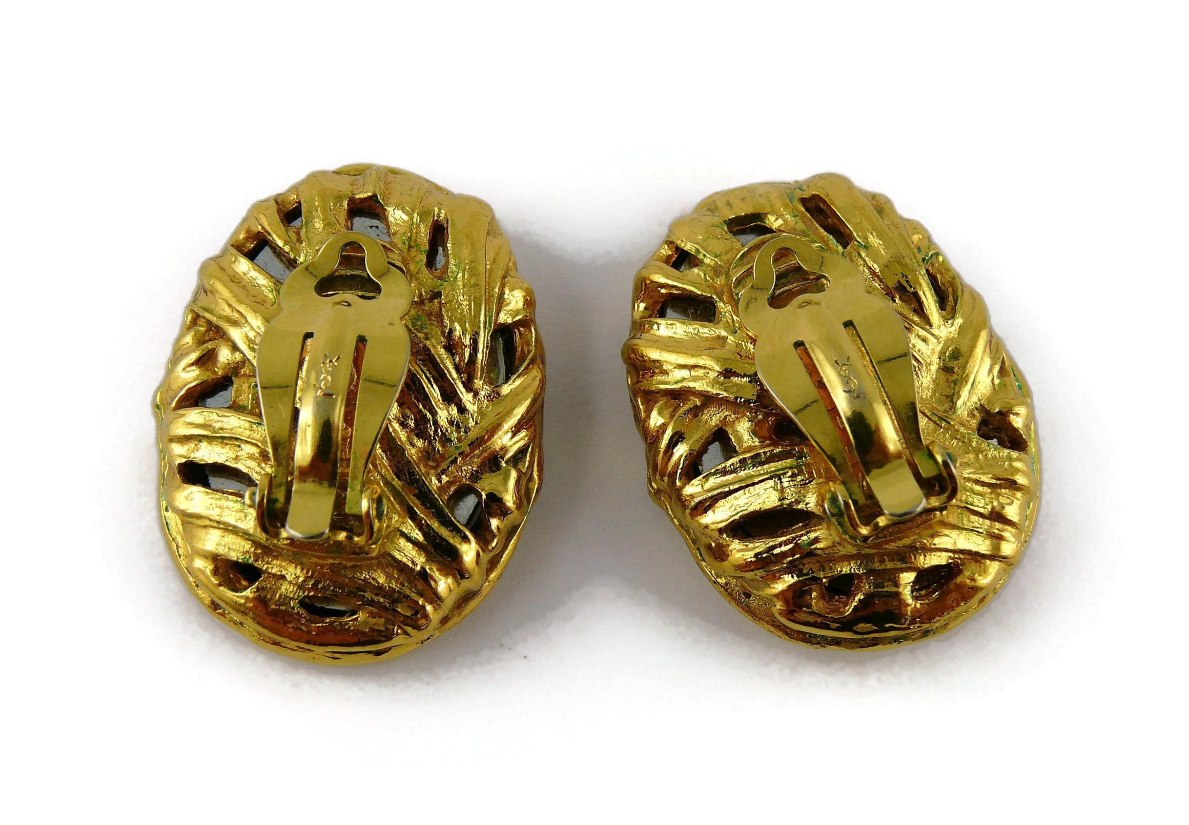 Yves Saint Laurent YSL Vintage Gold Toned Blue Resin Clip-On Earrings In Good Condition For Sale In Nice, FR