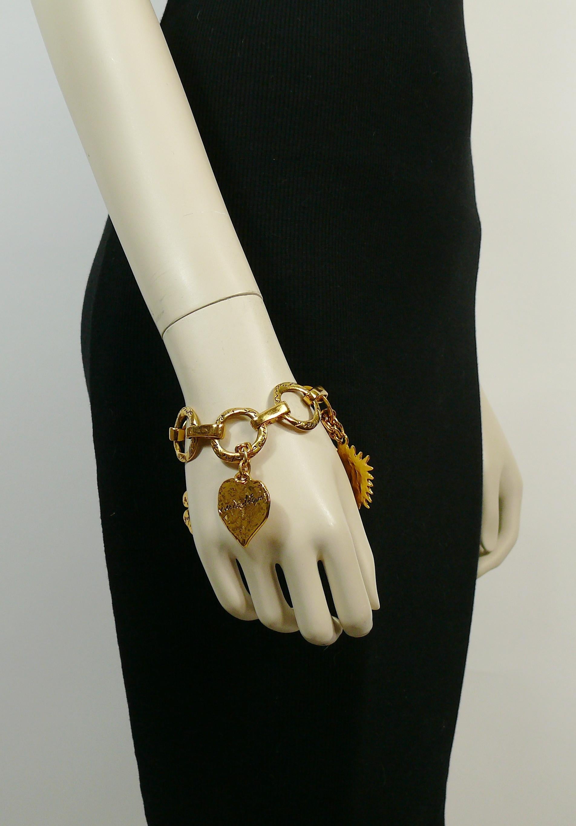 YVES SAINT LAURENT vintage gold toned link bracelet featuring three iconic charms : sun face, heart, clover.

T- bar closure.

Marked YVES SAINT LAURENT Made in France.

Indicative measurements : max. length approx. 21.5 cm (8.46 inches) / link