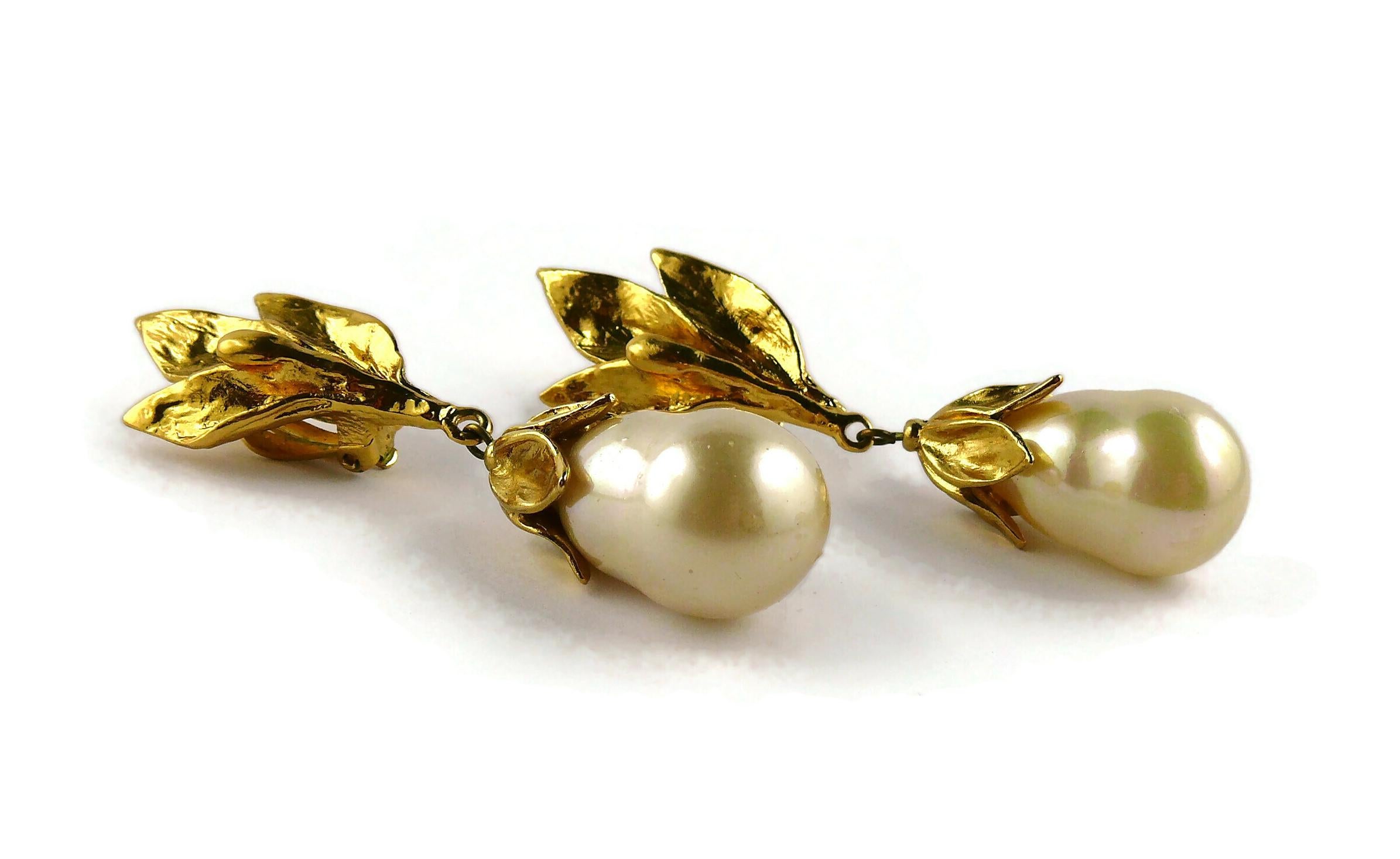 Yves Saint Laurent YSL Vintage Gold Toned Foliage Pearl Drop Dangling Earrings In Good Condition In Nice, FR