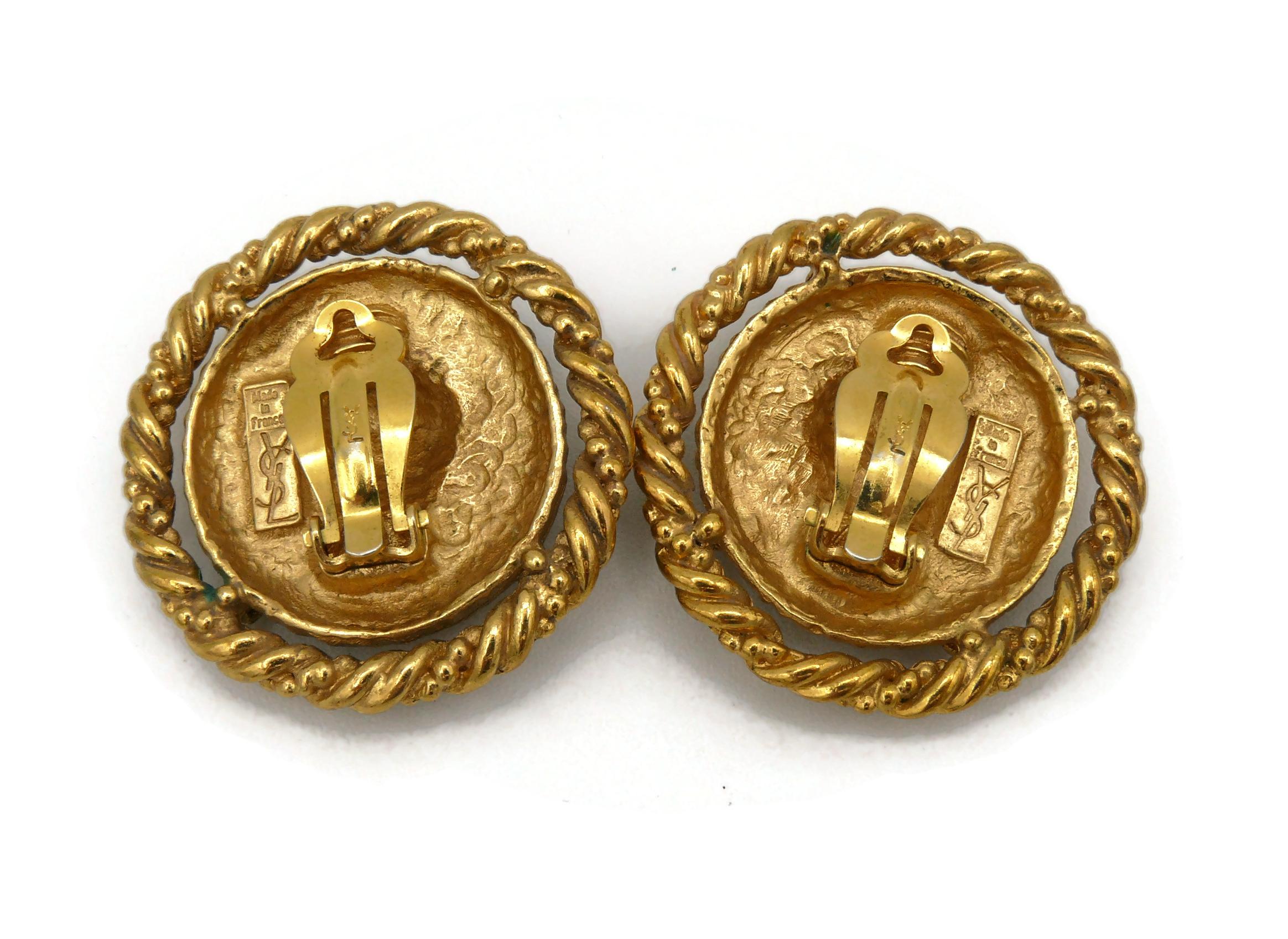 Clips d'oreilles vintage Yves Saint Laurent YSL profil de femme en or en vente 4