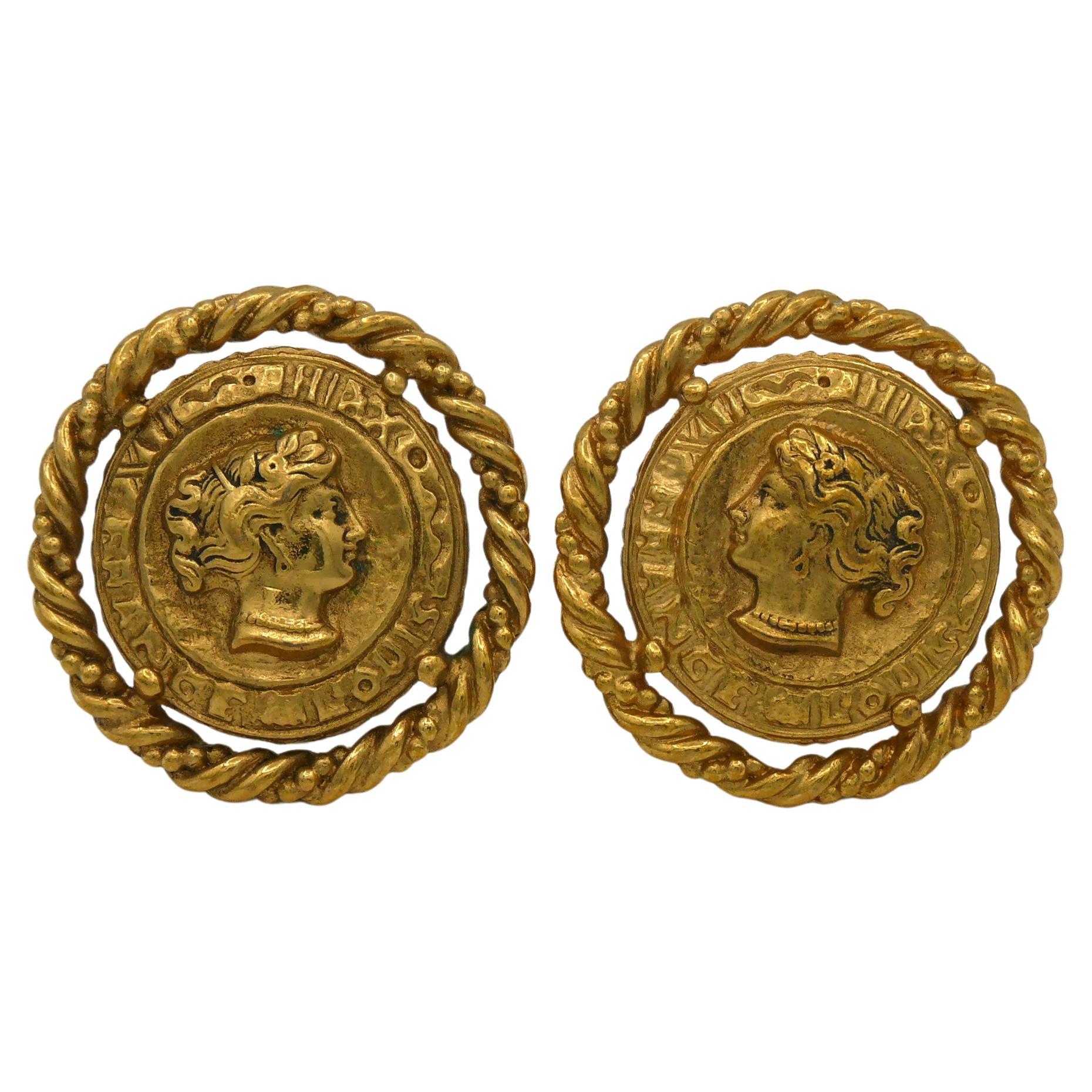 Clips d'oreilles vintage Yves Saint Laurent YSL profil de femme en or en vente