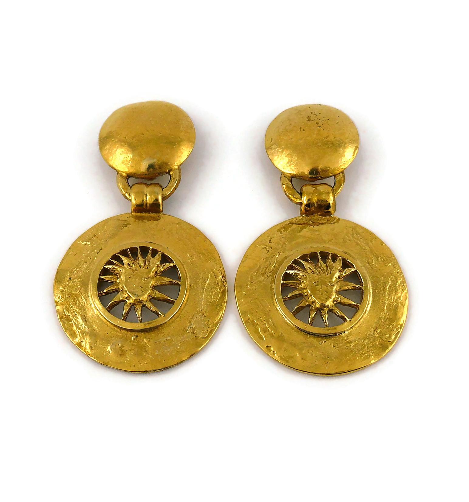 Yves Saint Laurent YSL Vintage Gold Toned Radiant Sun Dangling Earrings In Good Condition In Nice, FR