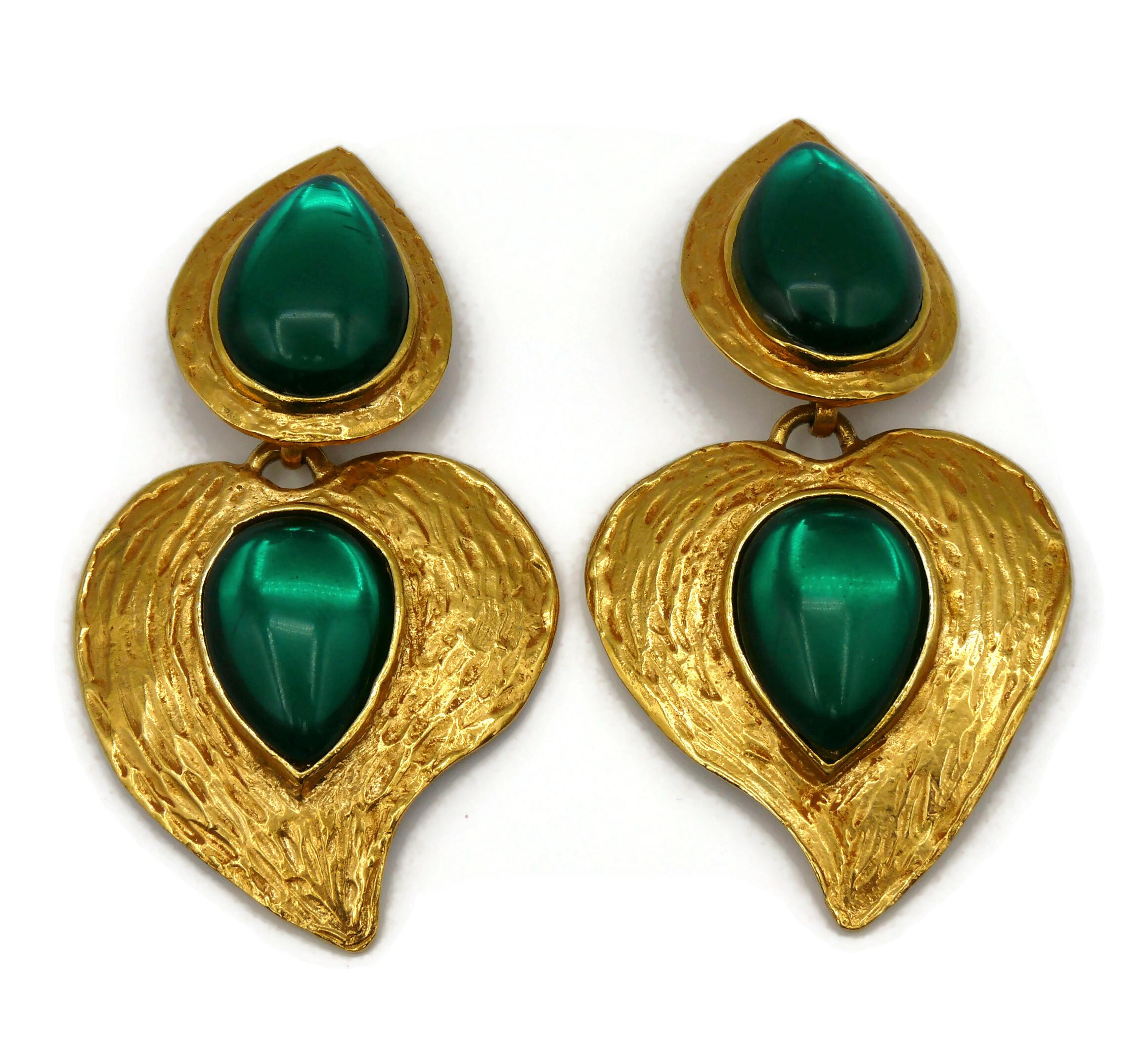 YVES SAINT LAURENT YSL Vintage Green Glass Heart Dangling Earrings In Good Condition For Sale In Nice, FR