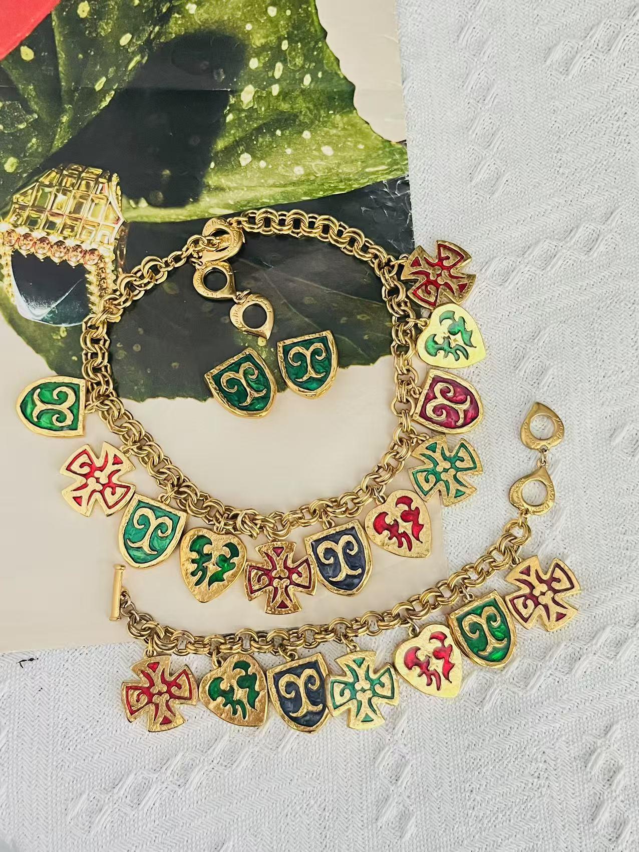 Yves Saint Laurent YSL Robert Goossens Vintage Green Red Navy Blue Enamel Maltese Cross Heart Shield Logo Relief Charms Exquisite Chunky Collar Choker Necklace Bracelet Clip Earrings Jewellery Set, Gold Tone

Very good condition. Light scratches or
