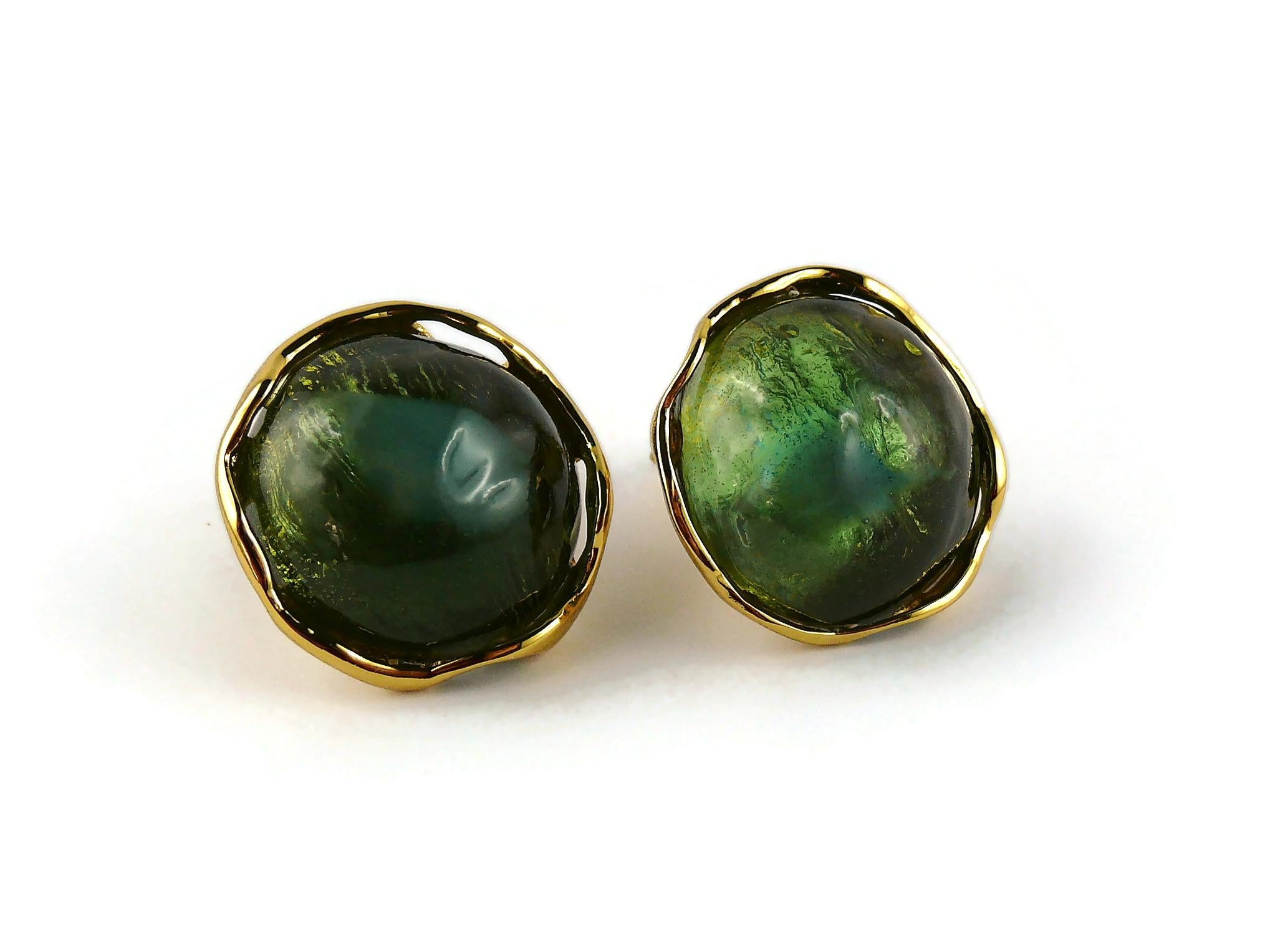 Yves Saint Laurent YSL Vintage Green Resin Cabochon Clip-On Earrings In Excellent Condition For Sale In Nice, FR