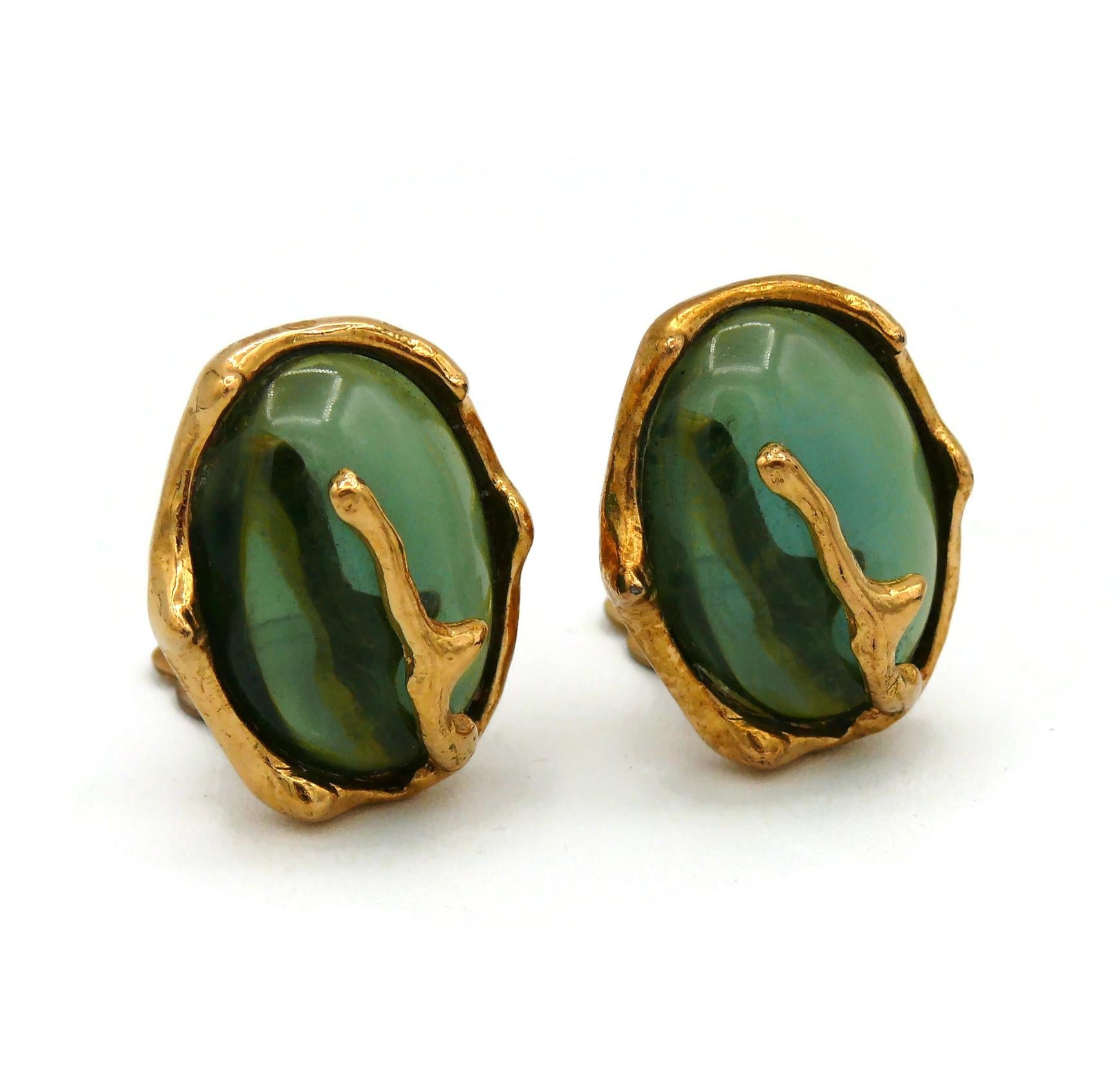 YVES SAINT LAURENT YSL Vintage Green Resin Clip-On Earrings In Good Condition For Sale In Nice, FR