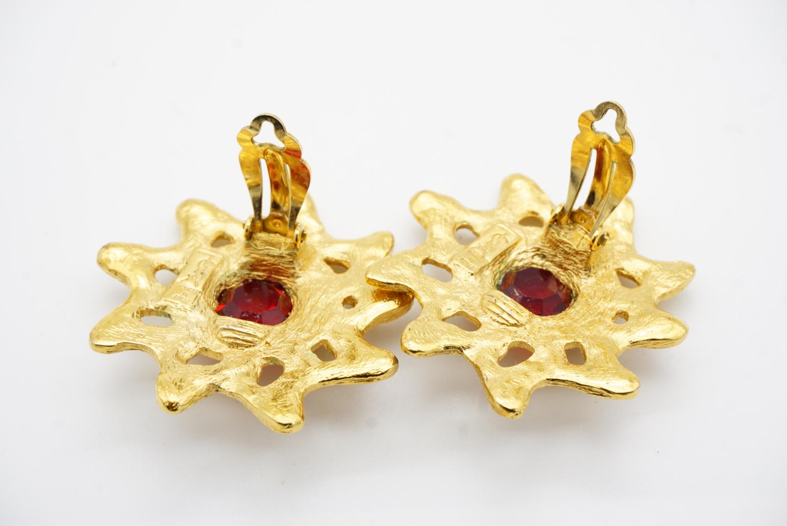 Yves Saint Laurent YSL Gripoix Vintage Pendientes de clip con doble capa de rubíes y rayos de sol en venta 7