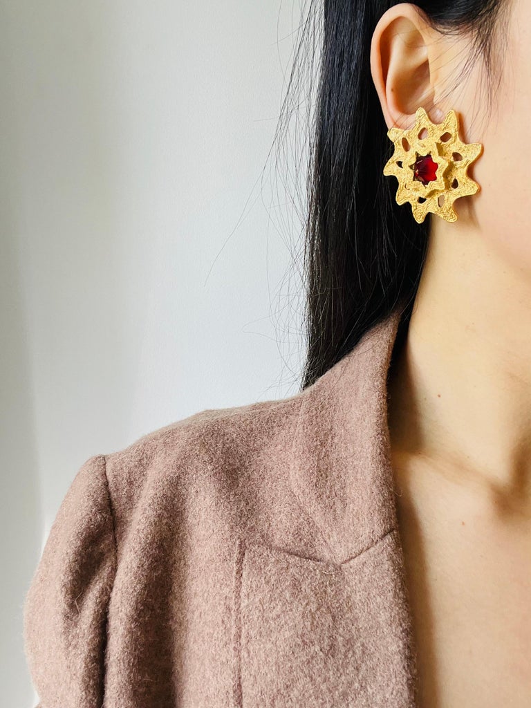 Boucles D'oreilles Clips Vintage Yves Saint Laurent Paris - Métal Doré Et Strass - Excellent état