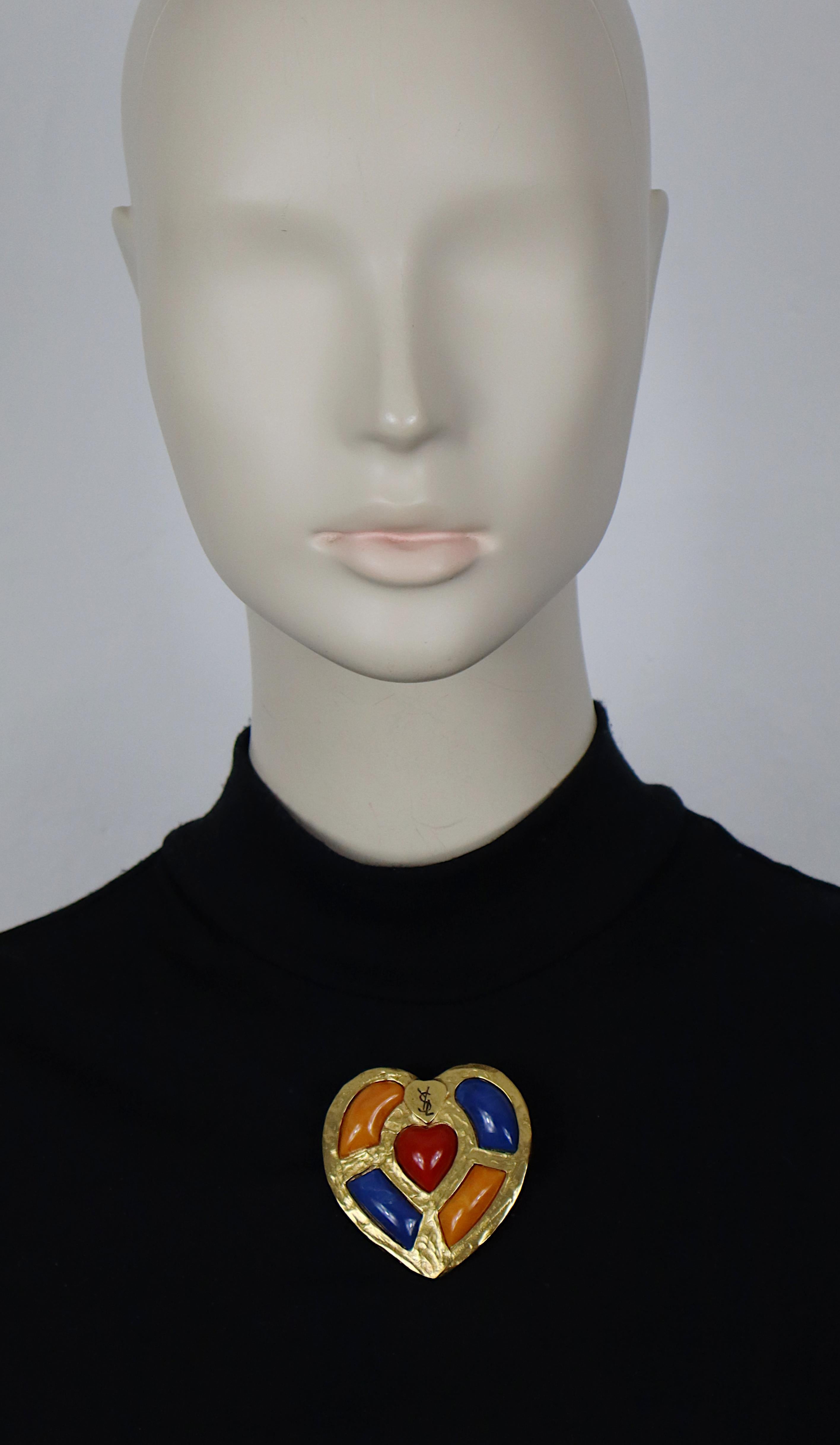 YVES SAINT LAURENT vintage textured gold tone heart brooch/pendant embellished with multicolor marbled resin cabochons.

Can be worn as a brooch or a pendant.

Embossed YSL Made in France.

Indicative measurements : max. height approx. 5.5 cm (2.17