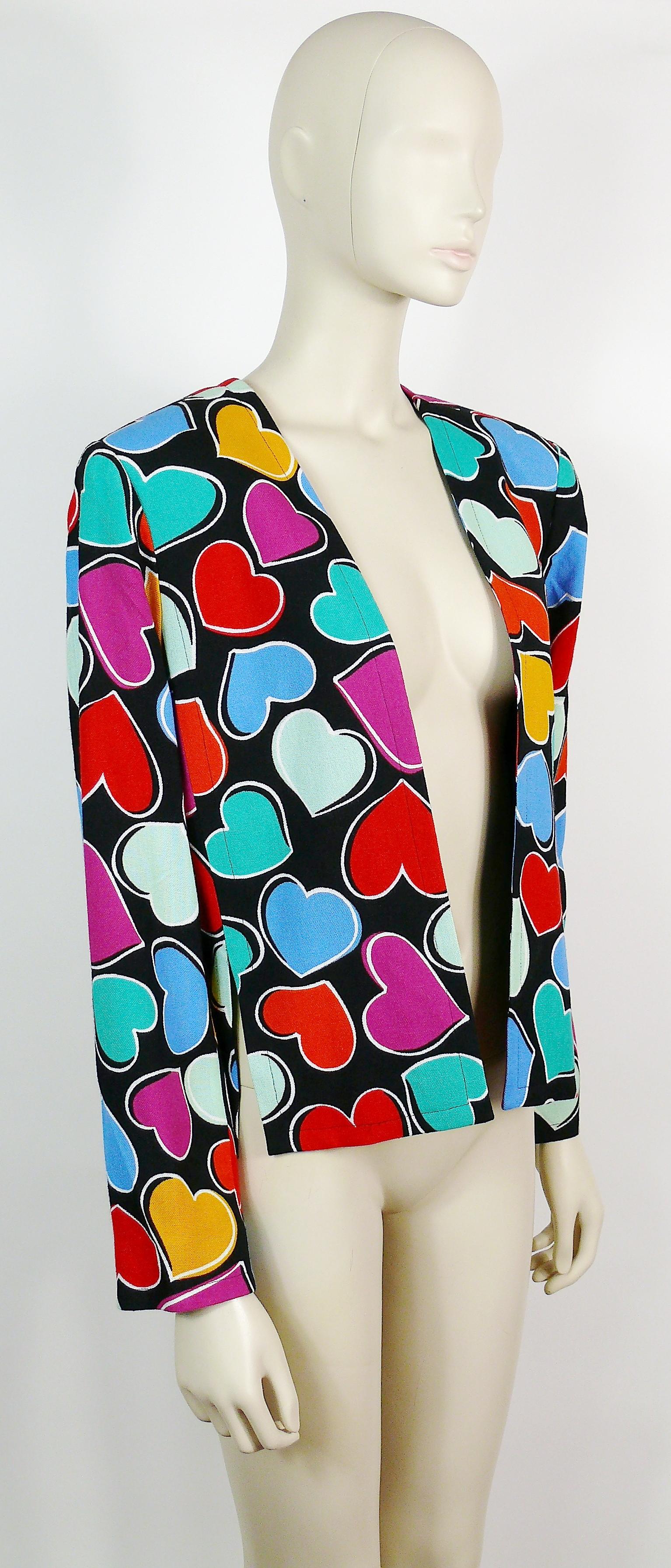 YVES SAINT LAURENT VARIATION vintage open jacket featuring a multicolour heart print all-over on a black background.

No buttons.
Fully lined.
Shoulder pads.

Label reads YVES SAINT LAURENT VARIATION.

Missing size label.
Please refer to