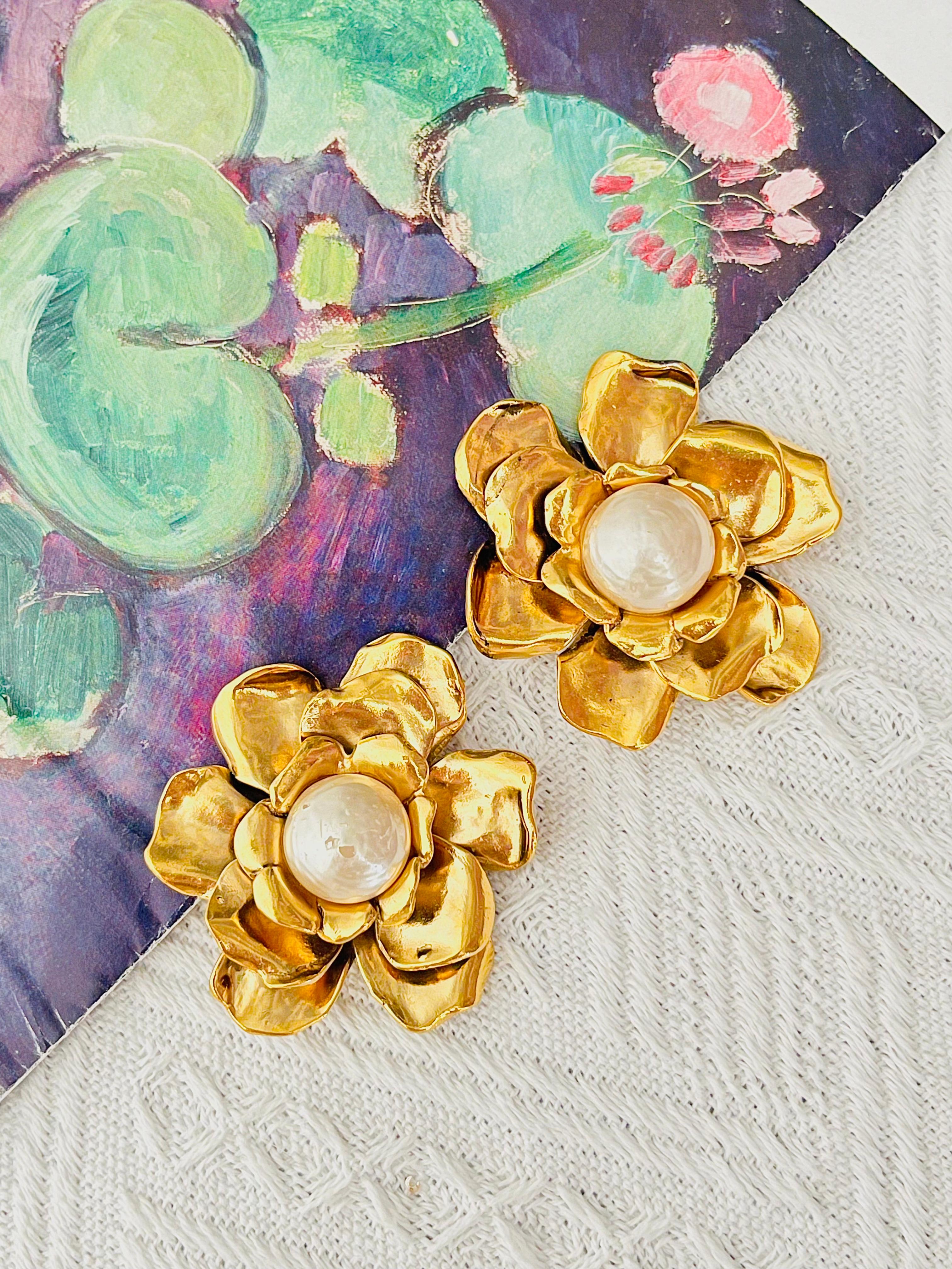 Yves Saint Laurent YSL Vintage Huge Camellia Flower White Pearl Clip Earrings In Good Condition For Sale In Wokingham, England