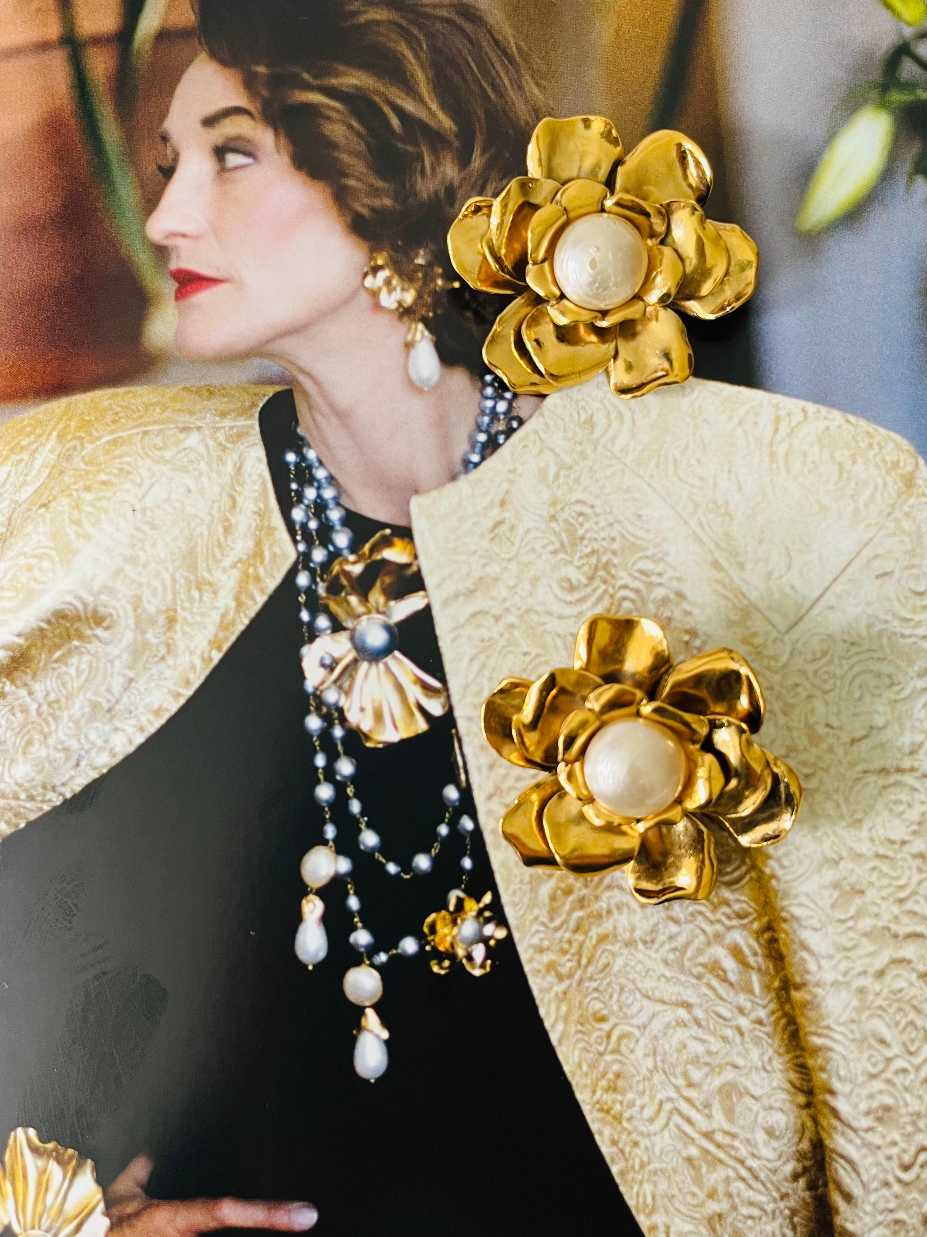 Yves Saint Laurent YSL Vintage Große Kamelie Blume Weiß Perle Clip-Ohrringe im Angebot 2
