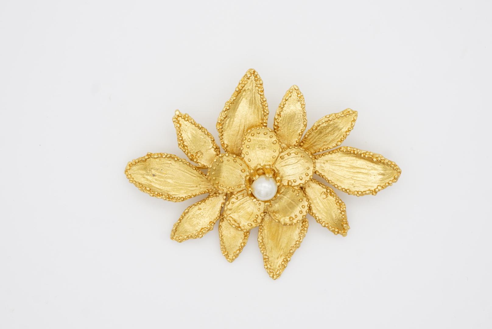 Yves Saint Laurent YSL Vintage Große doppellagige Blume Weiß Perle Gold Brosche im Angebot 4