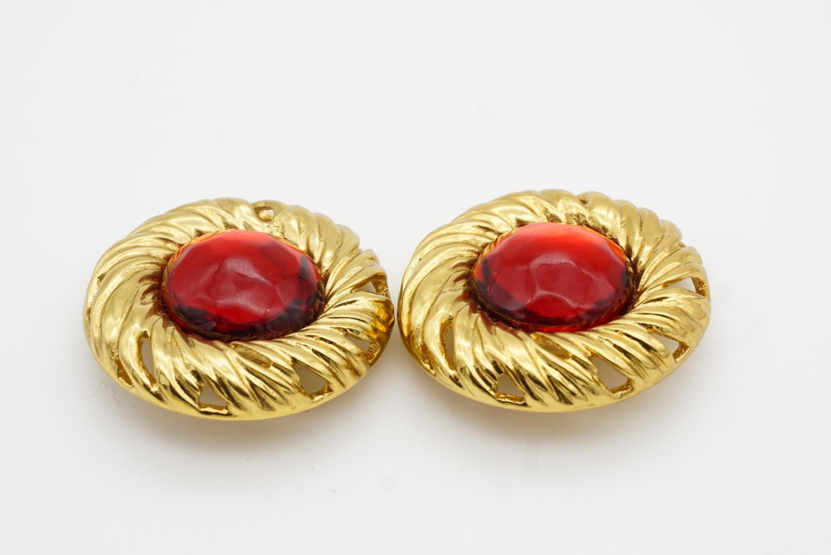 Yves Saint Laurent YSL Vintage Enormes Pendientes de clip circulares con cabujón de rubí Gripoix en venta 7