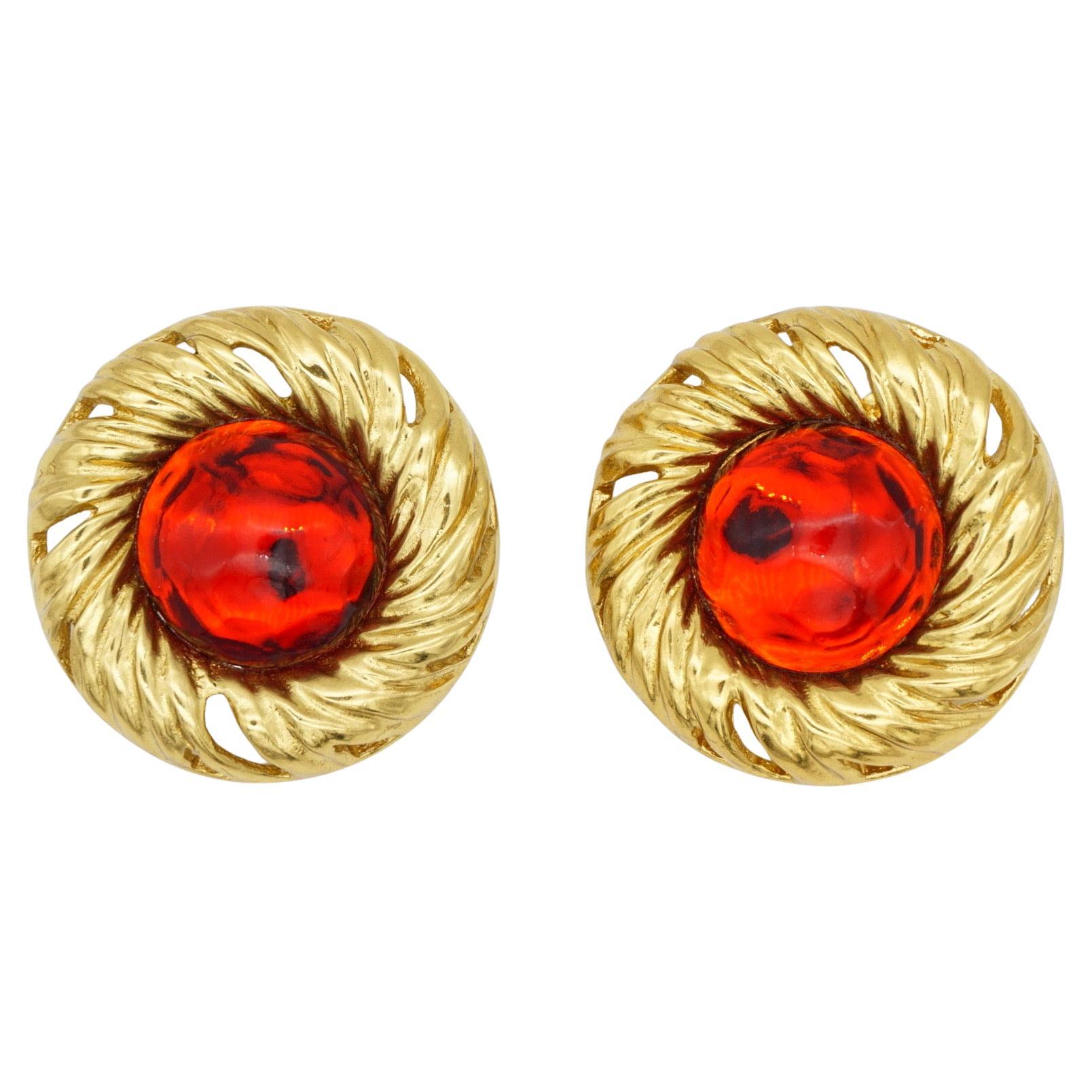 Yves Saint Laurent YSL Vintage Pendientes de clip de gran tamaño con cabujón rojo rubí en espiral, círculo redondo y calado, tono dorado

Muy buen estado. Vintage y muy raro de encontrar. Viene con caja original. 100% original. 

Muy bonito.