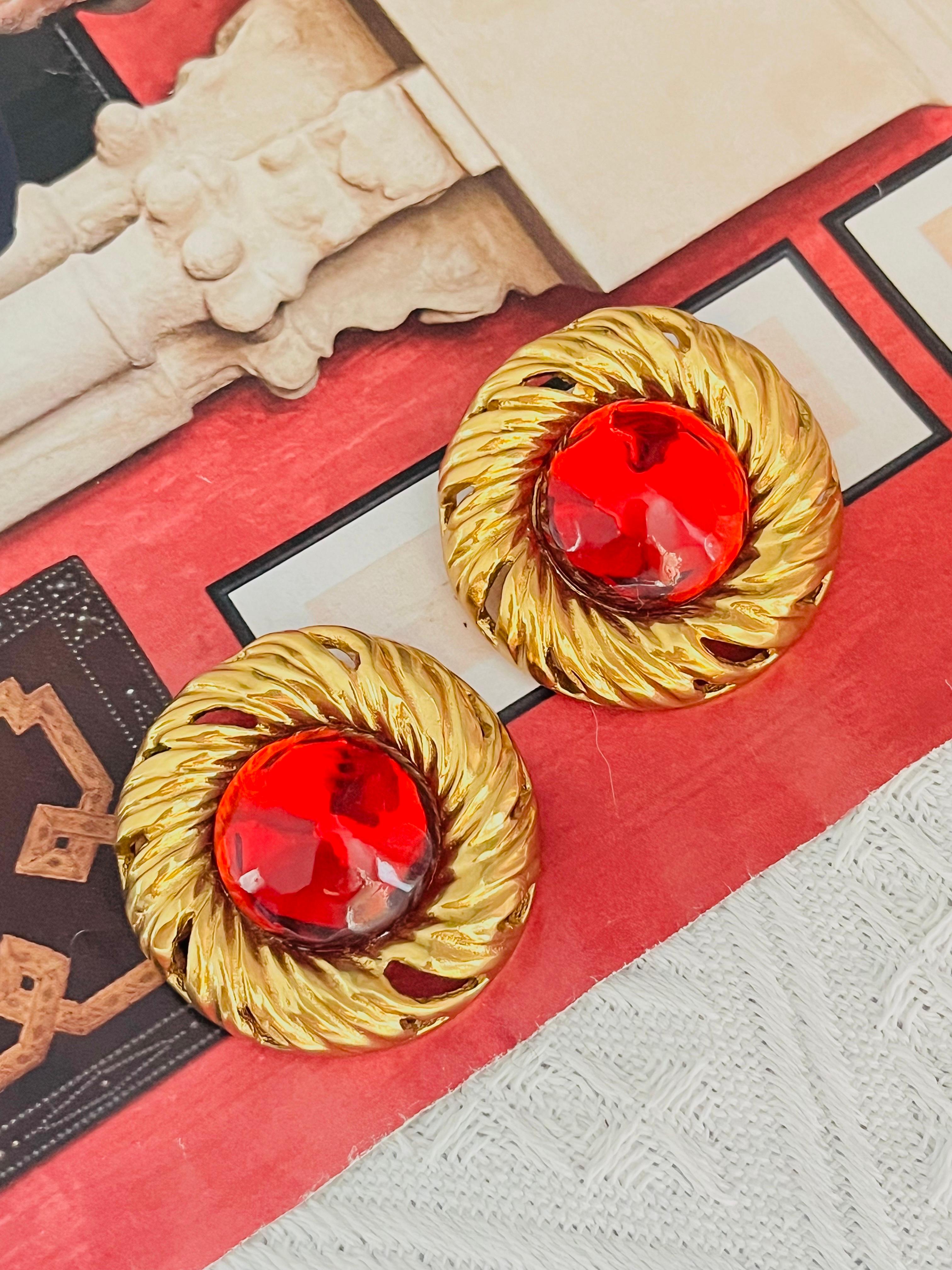 Yves Saint Laurent YSL Vintage Enormes Pendientes de clip circulares con cabujón de rubí Gripoix Art Decó en venta