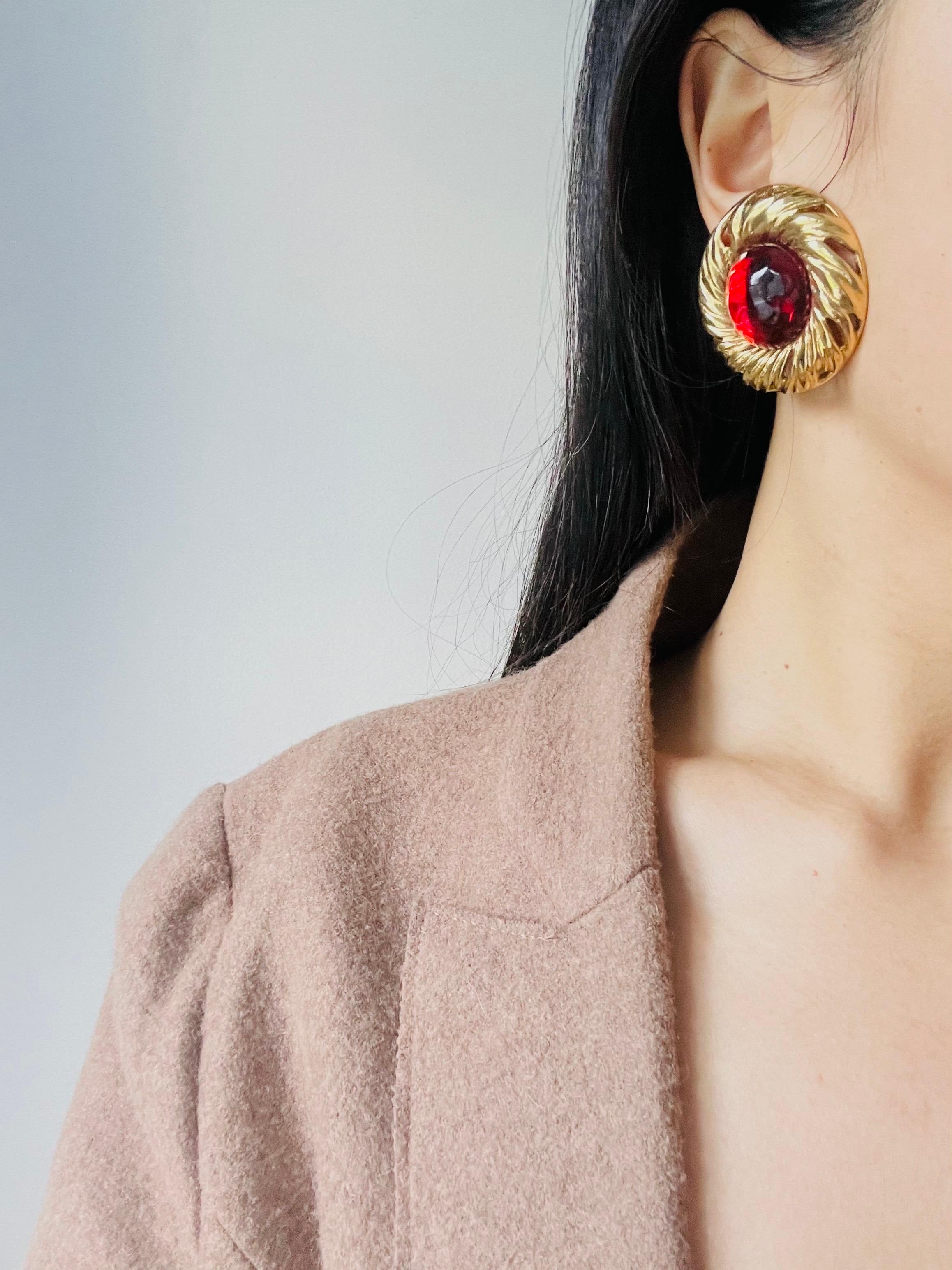 Yves Saint Laurent YSL Vintage Enormes Pendientes de clip circulares con cabujón de rubí Gripoix en venta 3