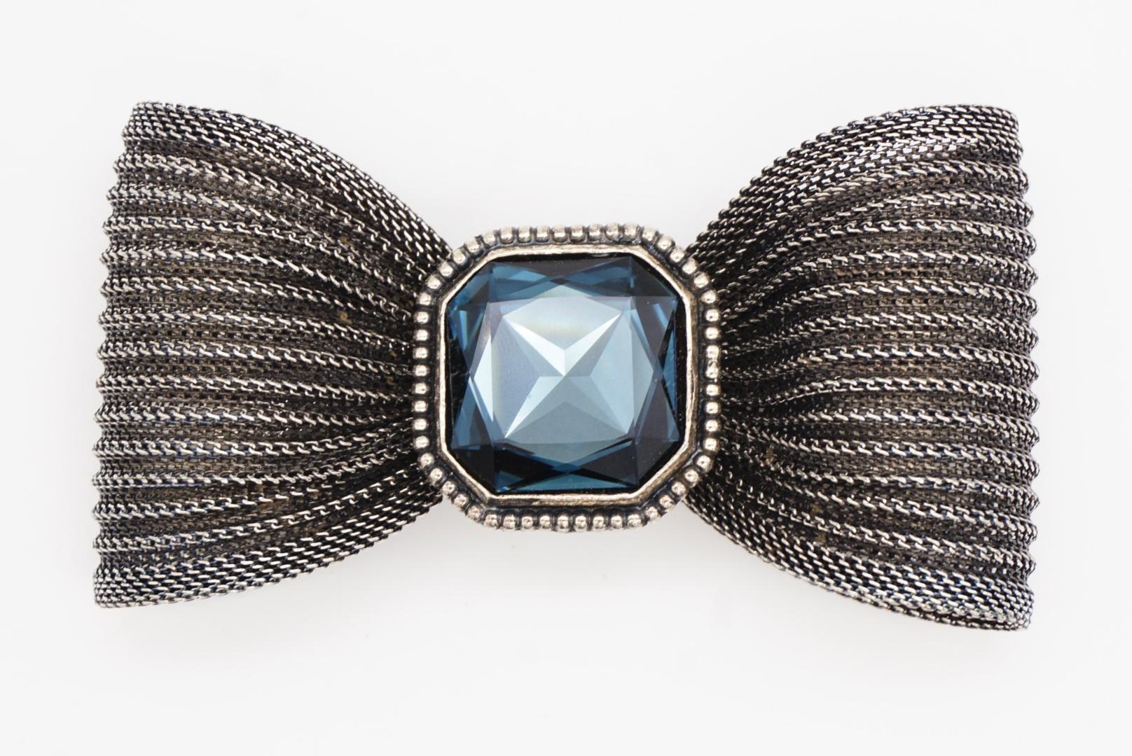 Yves Saint Laurent YSL Vintage Huge Sapphire Crystal Knot Bow Mesh Black Brooch (Broche) en vente 6