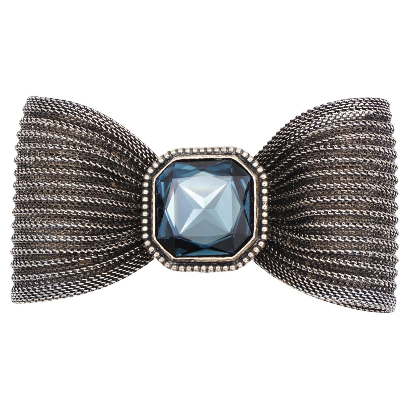 Yves Saint Laurent YSL Vintage Huge Sapphire Crystal Knot Bow Mesh Black Brooch (Broche) en vente