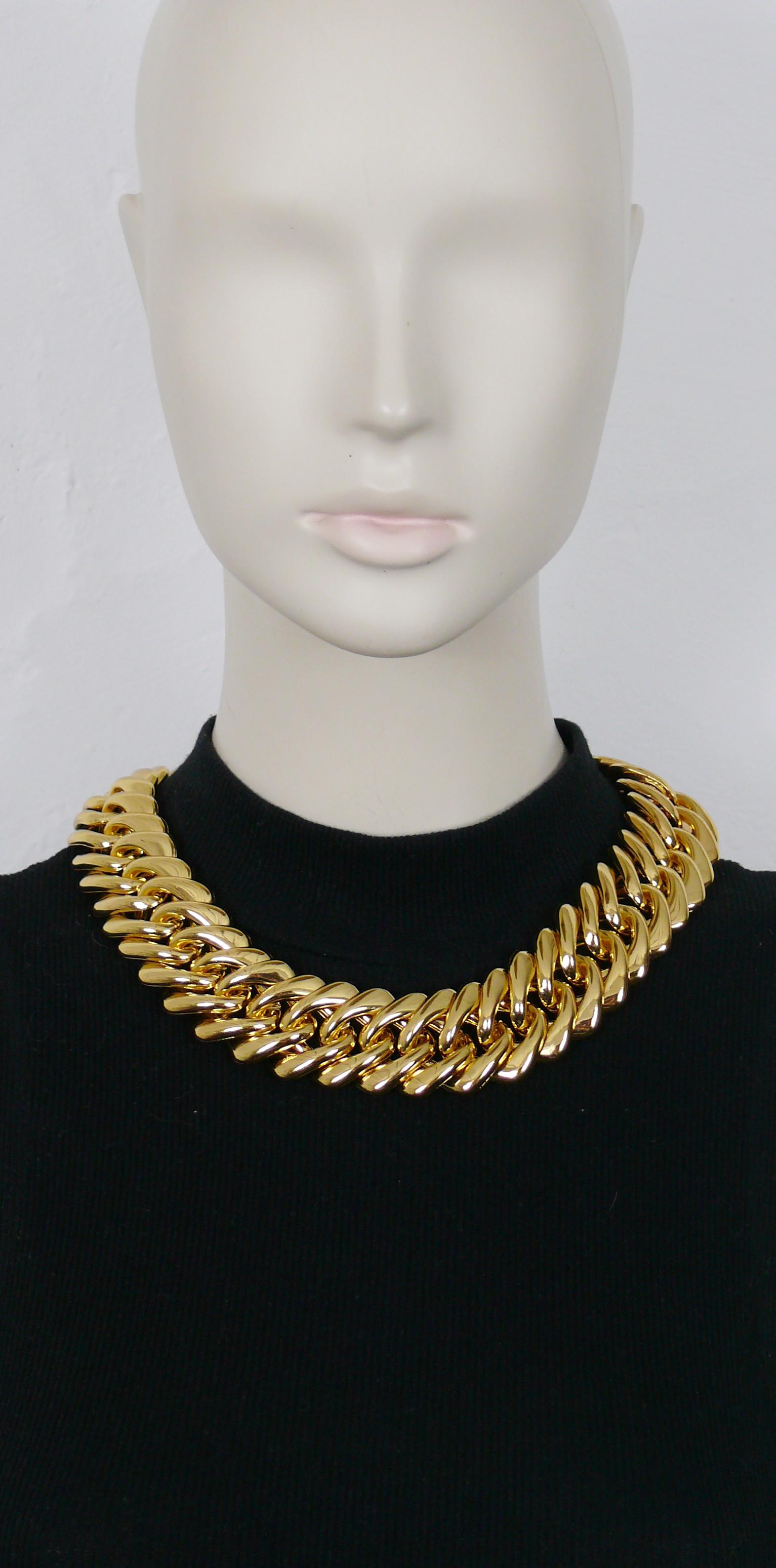 YVES SAINT LAURENT vintage iconic gold toned curb chain necklace.

Hook clasp closure.

Embossed YSL Made in France.

Indicative measurements : length approx. 50.5 cm (19.88 inches) / width approx. 3 cm (1.18 inches).

NOTES
- This is a preloved