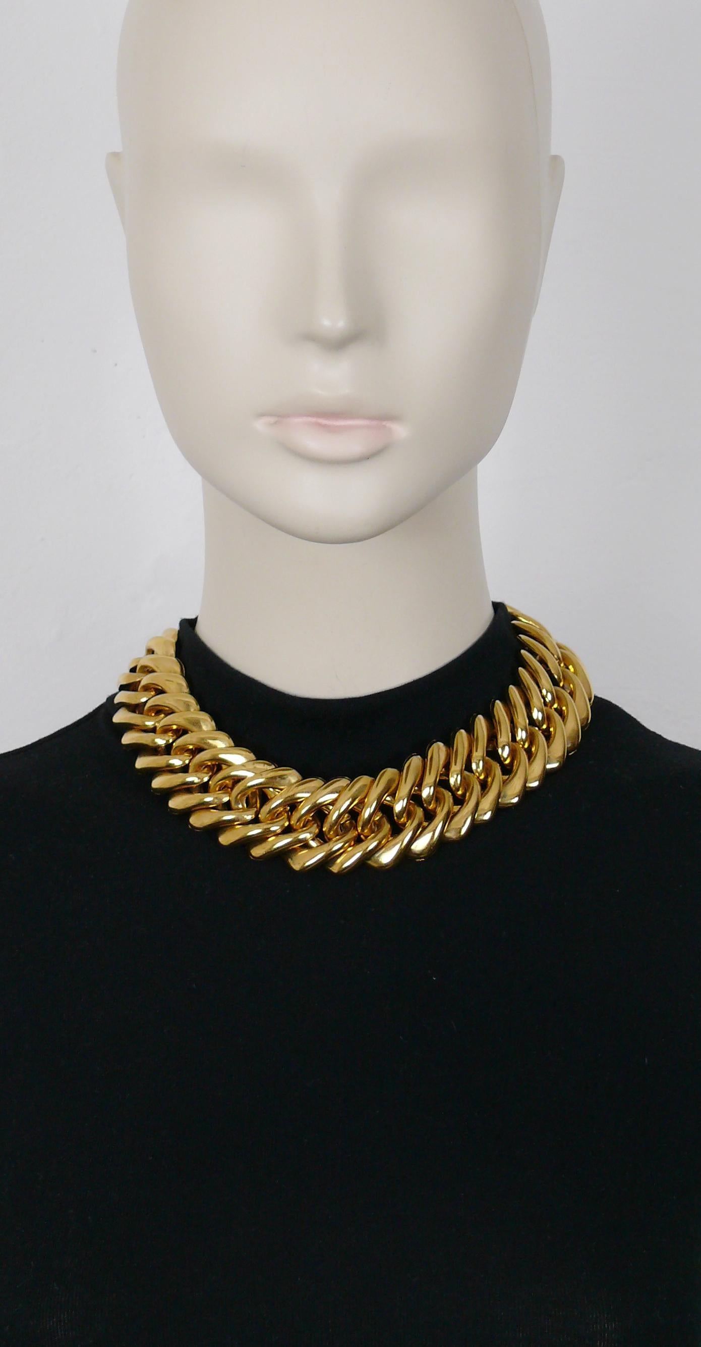 YVES SAINT LAURENT vintage iconic gold toned curb chain necklace.

Adjustable hook closure.

Embossed YSL Made in France.

Indicative measurements : adjustable length from approx. 42 cm (16.54 inches) to approx. 45 cm (17.72 inches) / width approx.