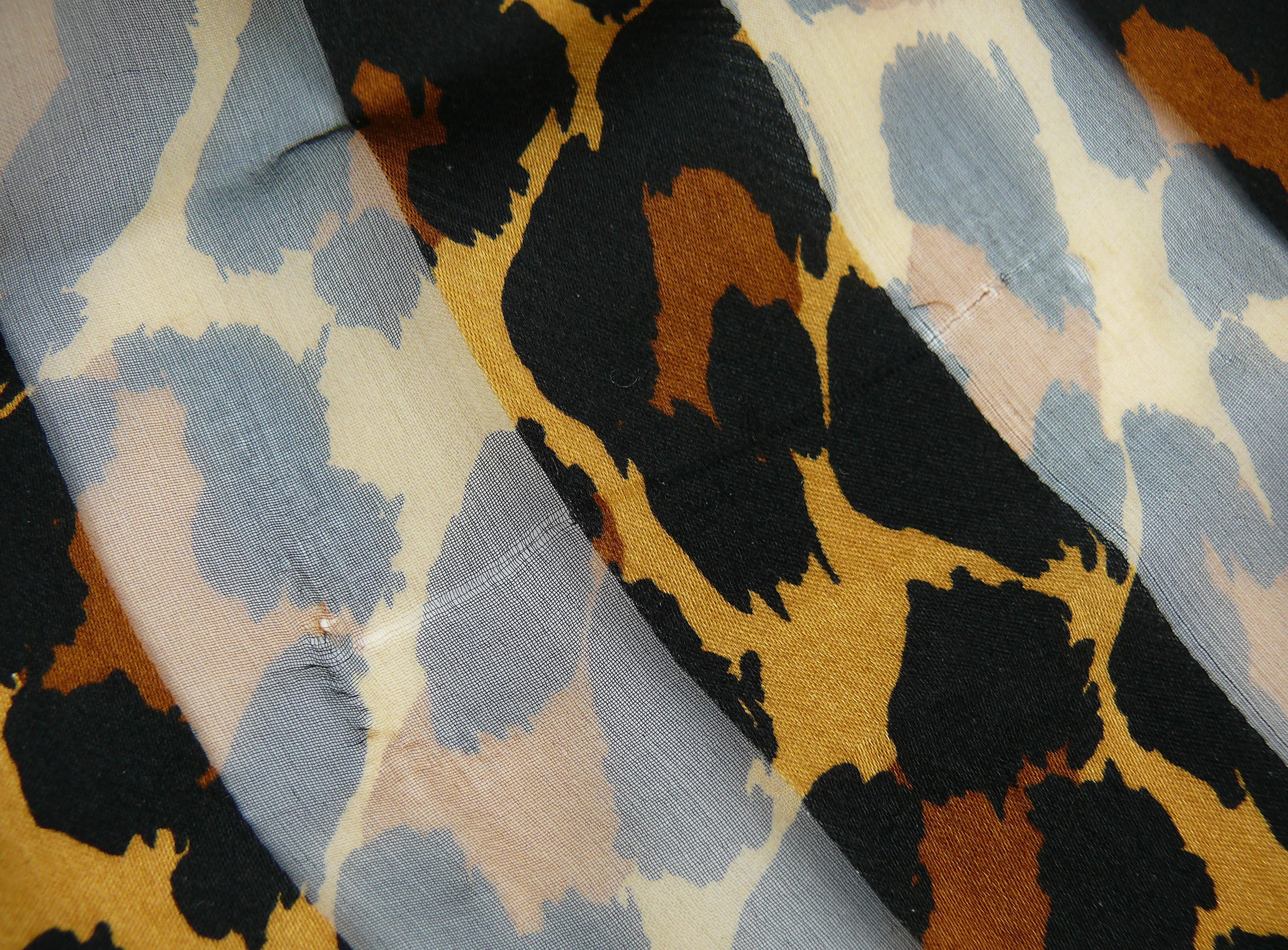 Yves Saint Laurent YSL Étole vintage emblématique à rayures transparentes et à imprimé léopard en vente 8
