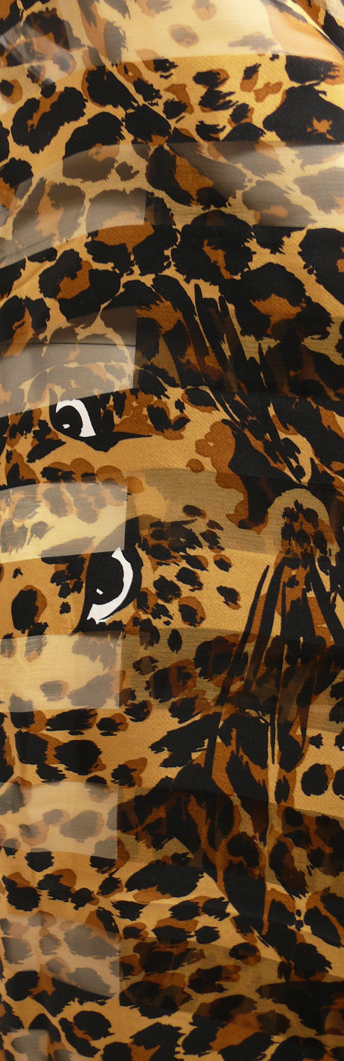 Marron Yves Saint Laurent YSL Étole vintage emblématique à rayures transparentes et à imprimé léopard en vente