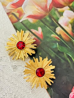 Orecchini Yves Saint Laurent (YSL) vintage, iconici, rari, in oro con rubini, con motivo a raggi di sole e a stella
