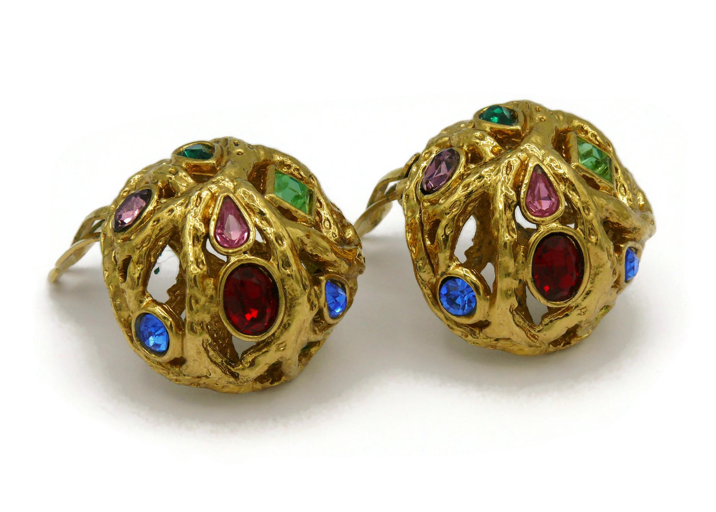 YVES SAINT LAURENT Clips d'oreilles vintage en forme de dôme ornés de bijoux Pour femmes en vente