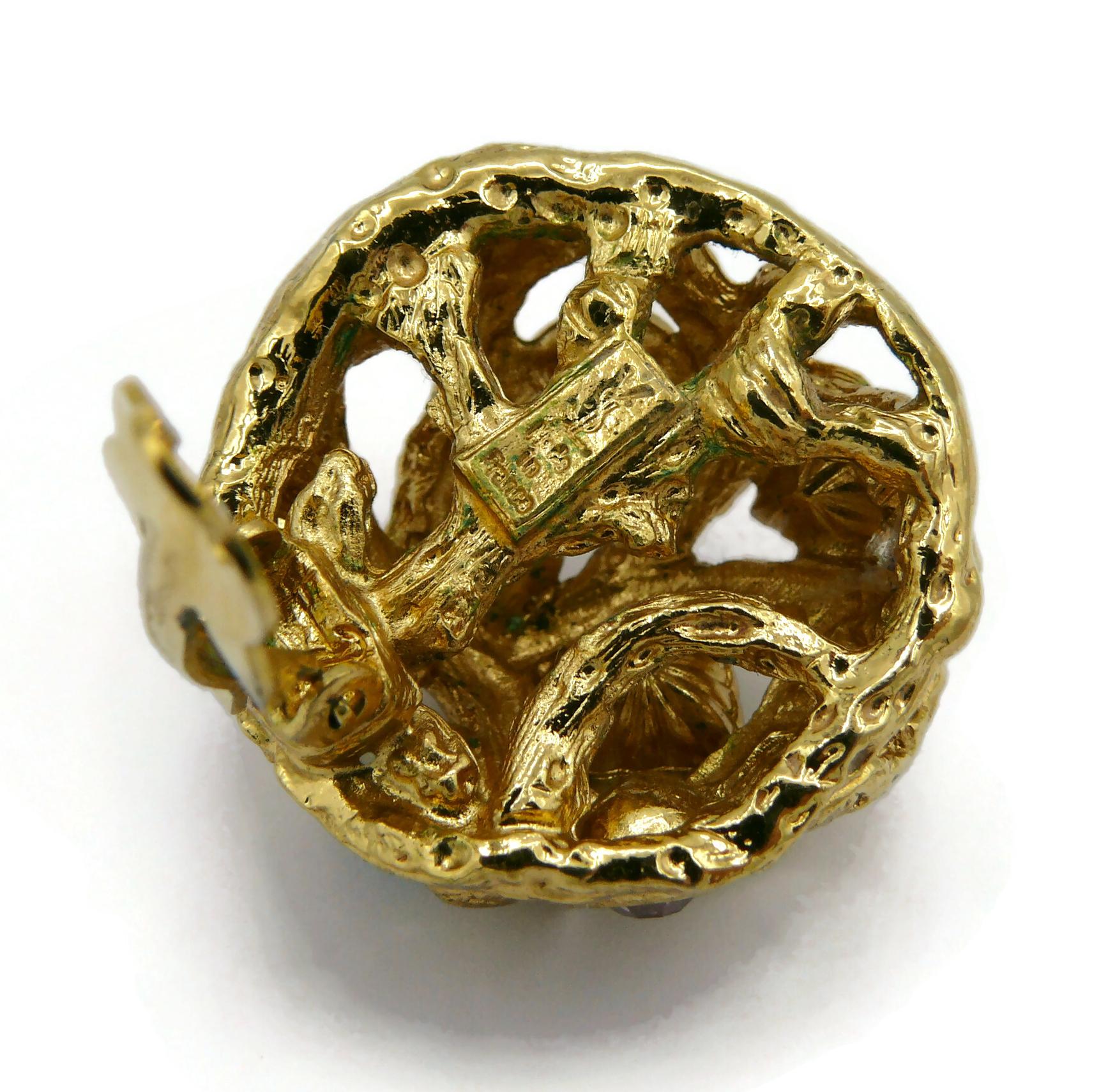 YVES SAINT LAURENT Clips d'oreilles vintage en forme de dôme ornés de bijoux en vente 3