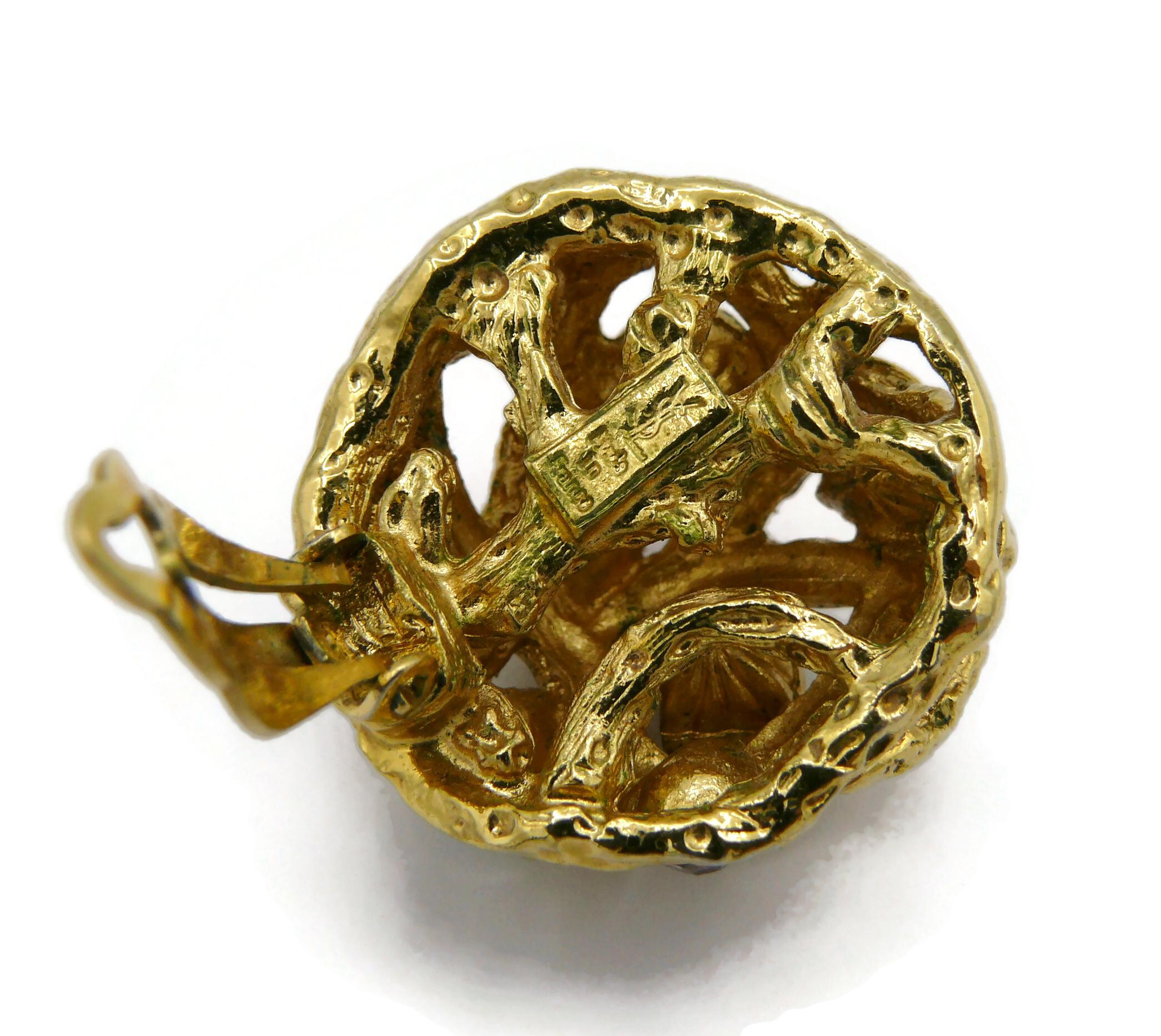 YVES SAINT LAURENT Clips d'oreilles vintage en forme de dôme ornés de bijoux en vente 4